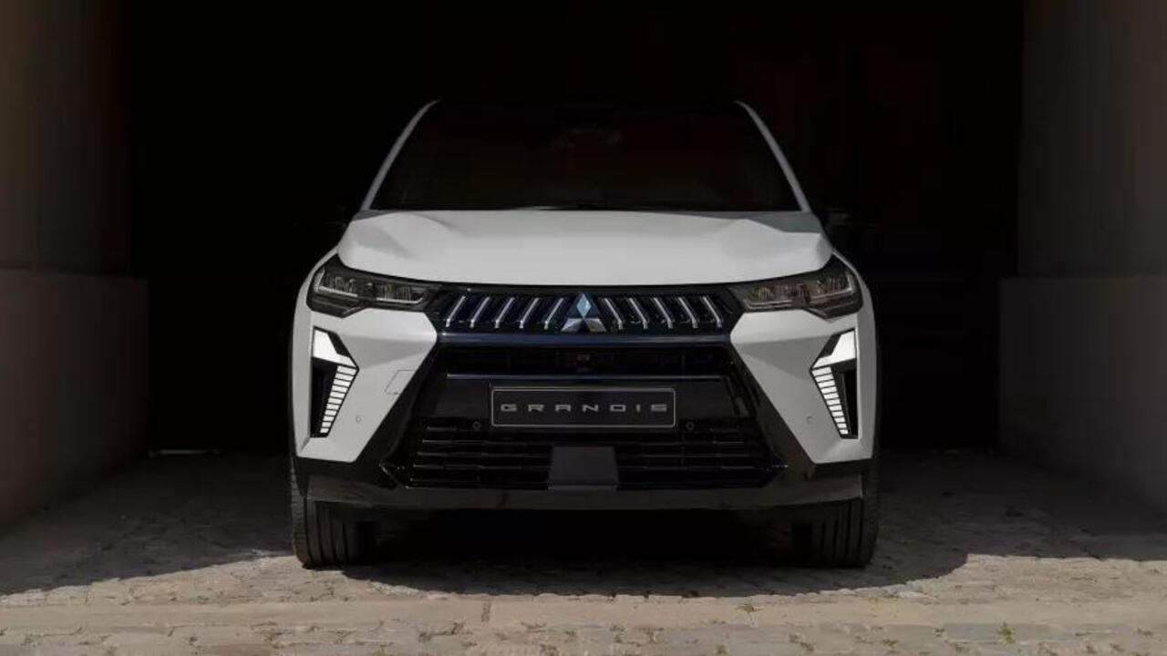 Mitsubishi GRANDIS 1.8 HEV Instyle / 2.000,- Euro Introductievoordeel / Nieuw Te Bestellen / Afbeeldingen Kunnen Afwijken Van De Werkelijke Uitvoering /