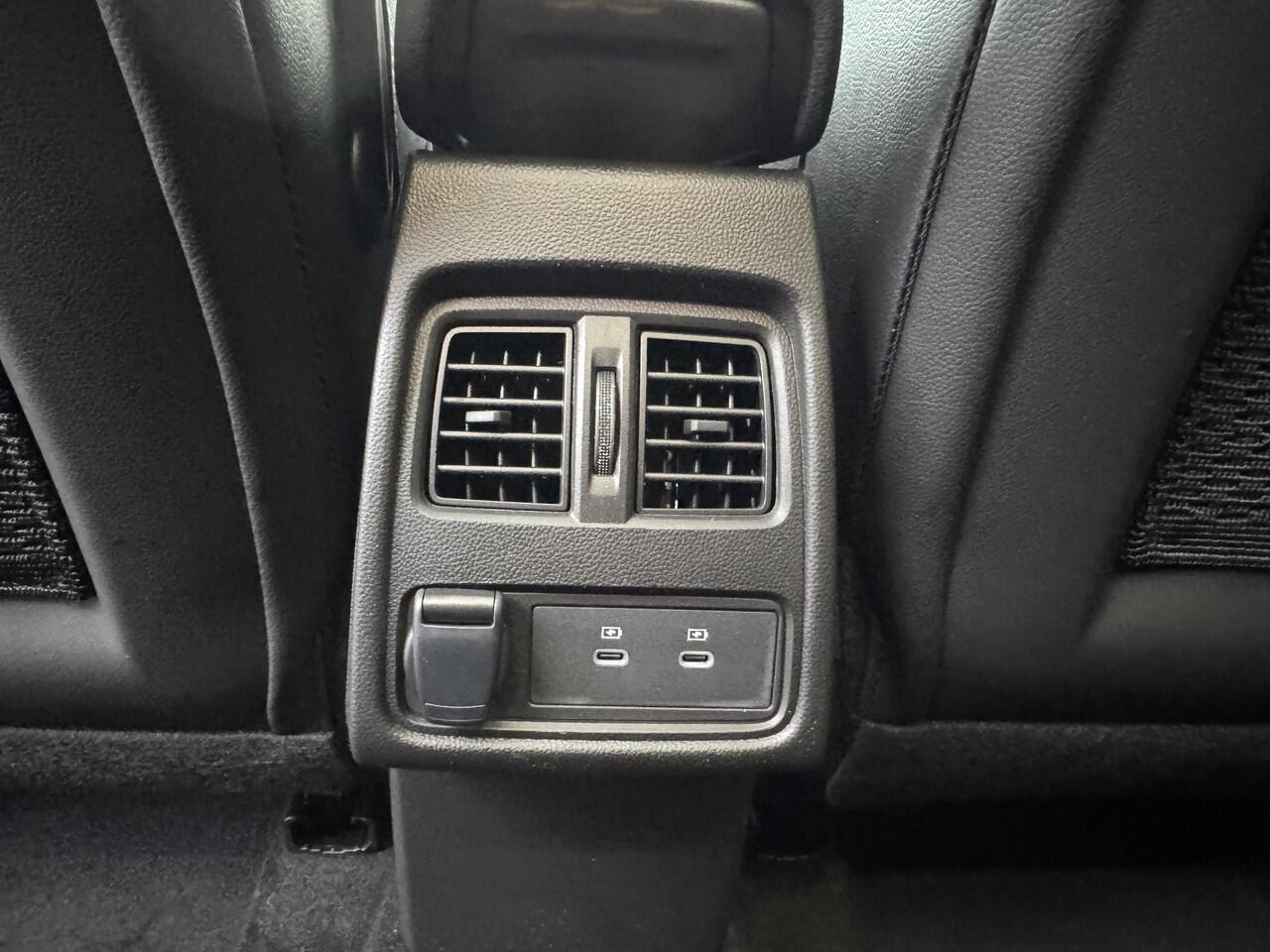 Mitsubishi GRANDIS 1.8 HEV Instyle / 8 jaar fabrieksgarantie / Elektrochromatisch glazen panoramadak / Google Assistent / Stuurwiel- en Stoelverwarming voor / Adaptieve Cruise Control / Verwarmde Voorruit / Climate Control / Keyless Entry & Start / Elektrisch Verstelbare Be