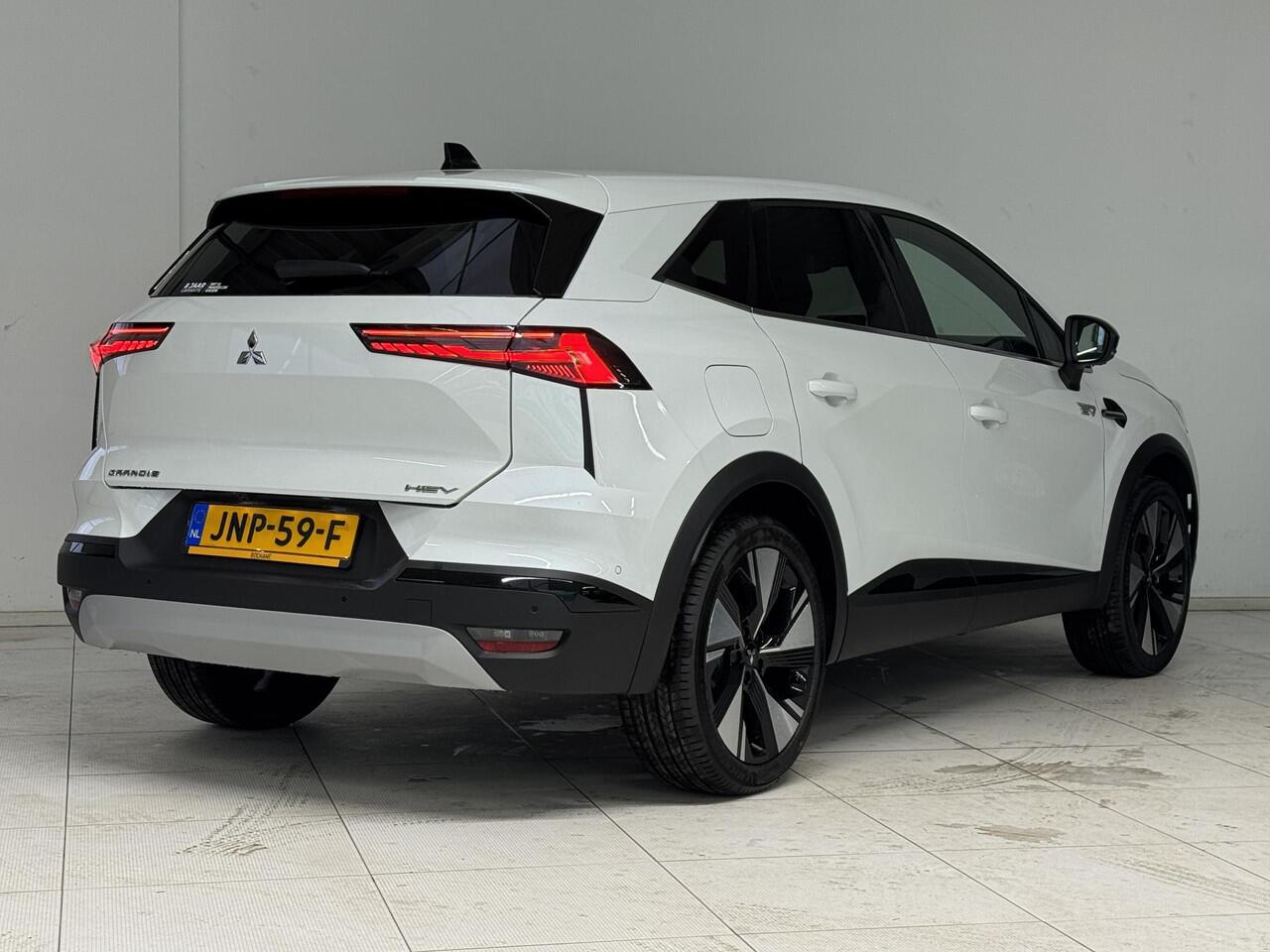 Mitsubishi GRANDIS 1.8 HEV Instyle | DEMO | Solarbay Panoramadak | Harman / Kardon | Stoel + stuurverwarming |