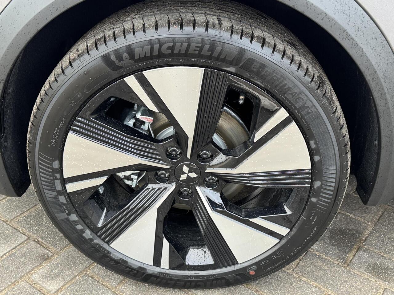 Mitsubishi GRANDIS 1.8 HEV Instyle / 8 jaar fabrieksgarantie / Elektrochromatisch glazen panoramadak / Google Assistent / Stuurwiel- en Stoelverwarming voor / Adaptieve Cruise Control / Verwarmde Voorruit / Climate Control / Keyless Entry & Start / Elektrisch Verstelbare Be