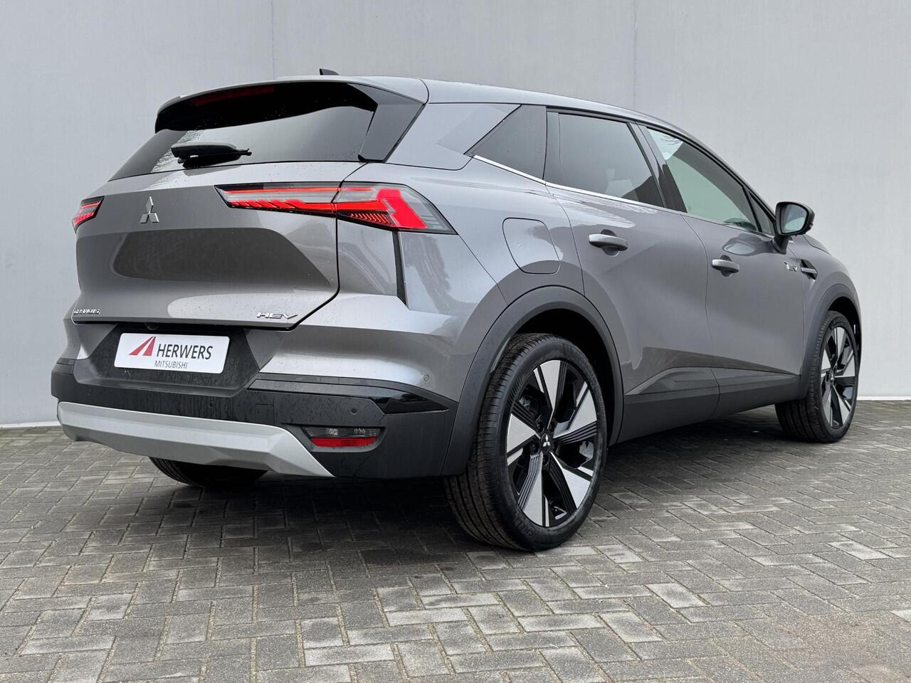 Mitsubishi GRANDIS 1.8 HEV Instyle / 8 jaar fabrieksgarantie / Elektrochromatisch glazen panoramadak / Google Assistent / Stuurwiel- en Stoelverwarming voor / Adaptieve Cruise Control / Verwarmde Voorruit / Climate Control / Keyless Entry & Start / Elektrisch Verstelbare Be