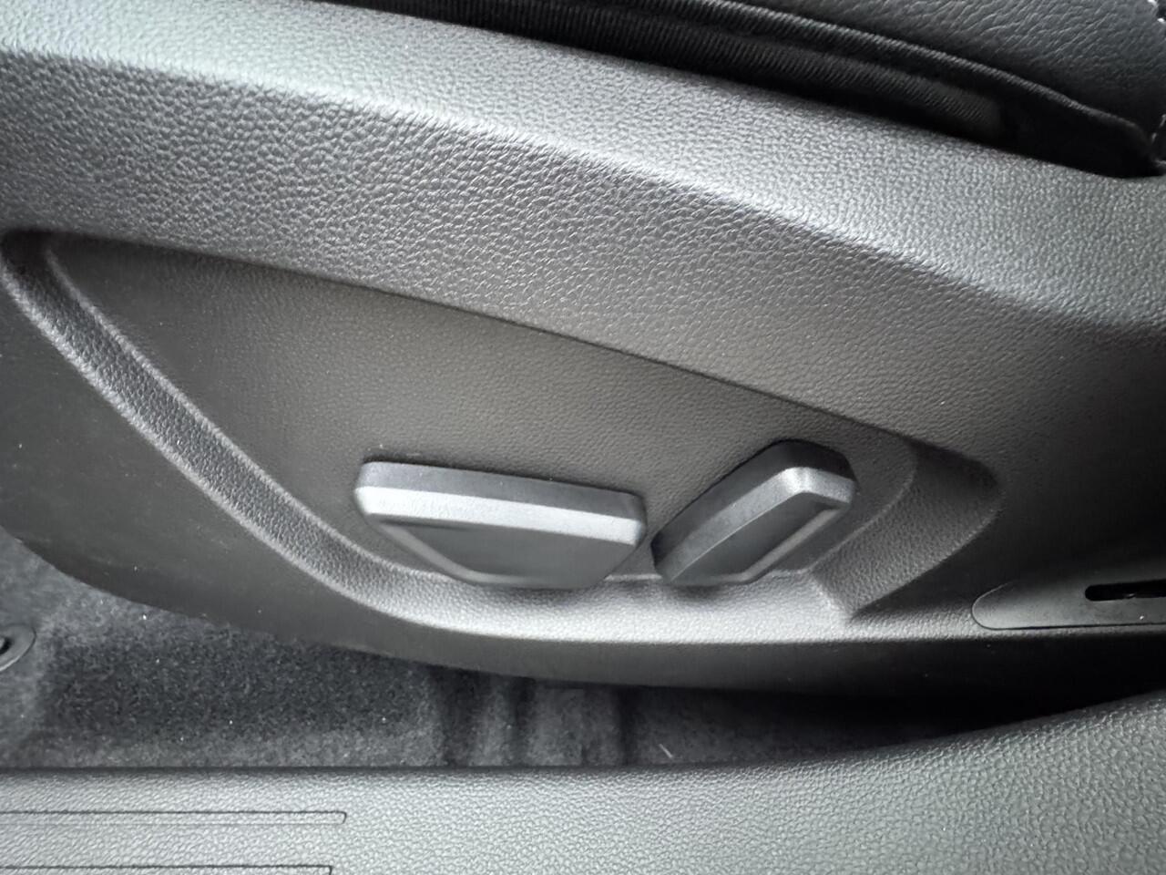 Mitsubishi GRANDIS 1.8 HEV Instyle / 8 jaar fabrieksgarantie / Elektrochromatisch glazen panoramadak / Google Assistent / Stuurwiel- en Stoelverwarming voor / Adaptieve Cruise Control / Verwarmde Voorruit / Climate Control / Keyless Entry & Start / Elektrisch Verstelbare Be