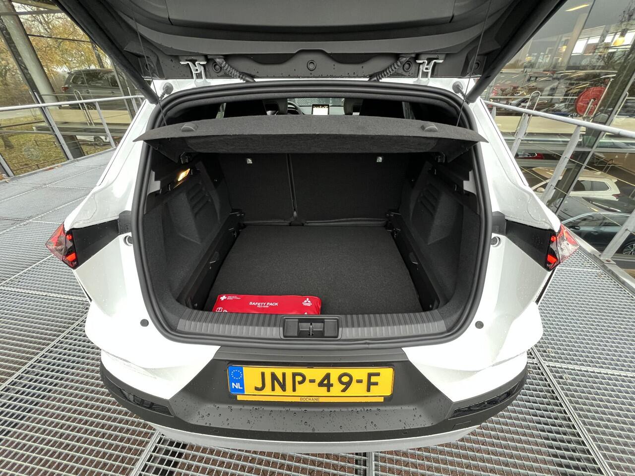 Mitsubishi GRANDIS 1.8 HEV Instyle | DEMO