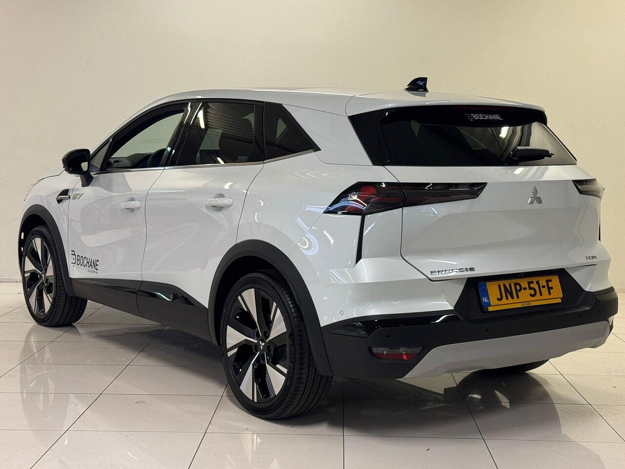 Mitsubishi GRANDIS 1.8 HEV Instyle | DEMO | Solarbay Panoramadak | Harman / Kardon | Stoel + stuurverwarming |