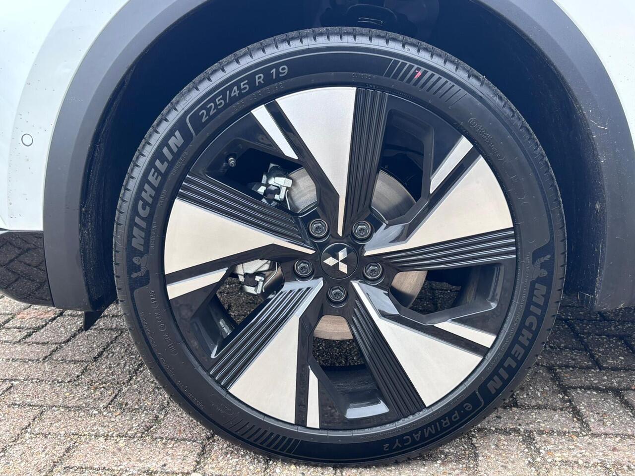 Mitsubishi GRANDIS 1.8 HEV Instyle