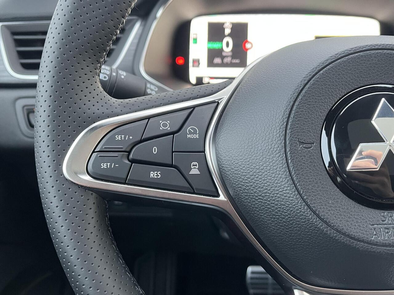 Mitsubishi GRANDIS 1.8 HEV Instyle / 8 jaar fabrieksgarantie / Elektrochromatisch glazen panoramadak / Google Assistent / Stuurwiel- en Stoelverwarming voor / Adaptieve Cruise Control / Verwarmde Voorruit / Climate Control / Keyless Entry & Start / Elektrisch Verstelbare Be