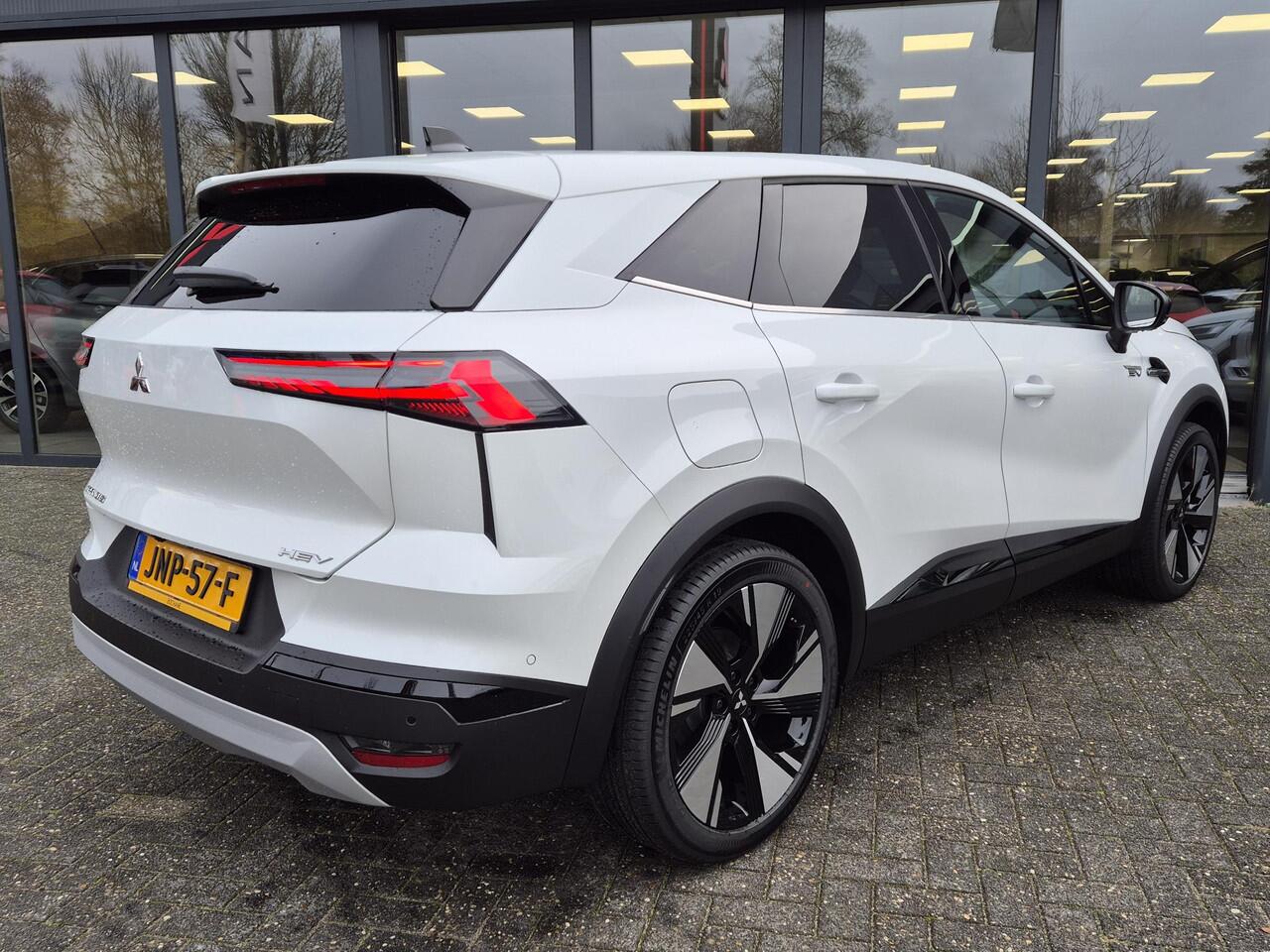 Mitsubishi GRANDIS 1.8 HEV Instyle | DEMO | Solarbay Panoramadak | Harman / Kardon | Stoel + stuurverwarming |