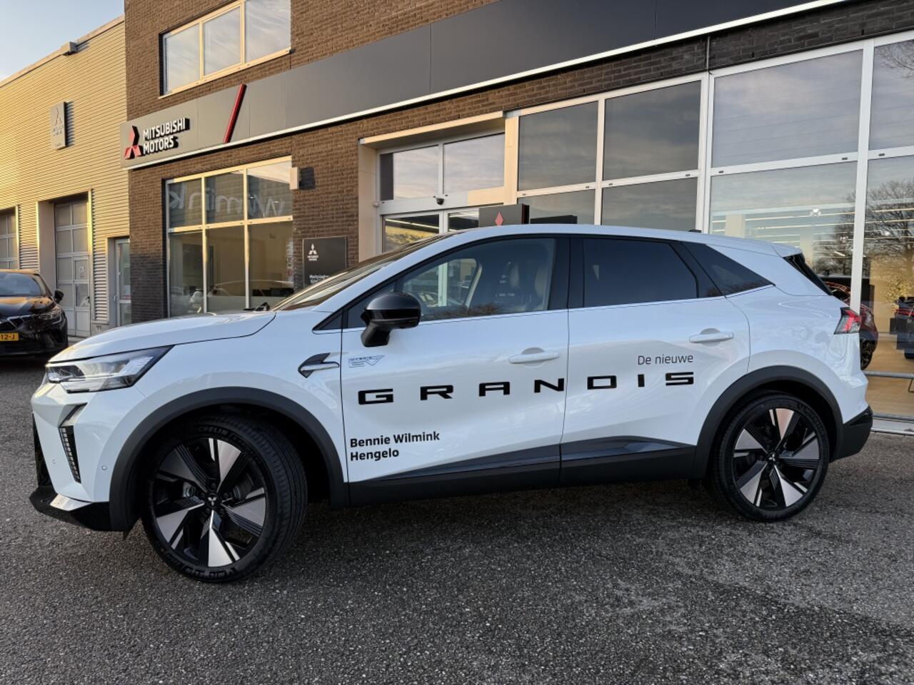 Mitsubishi GRANDIS 1.8 HEV Instyle | Panoramadak | Harman Kardon