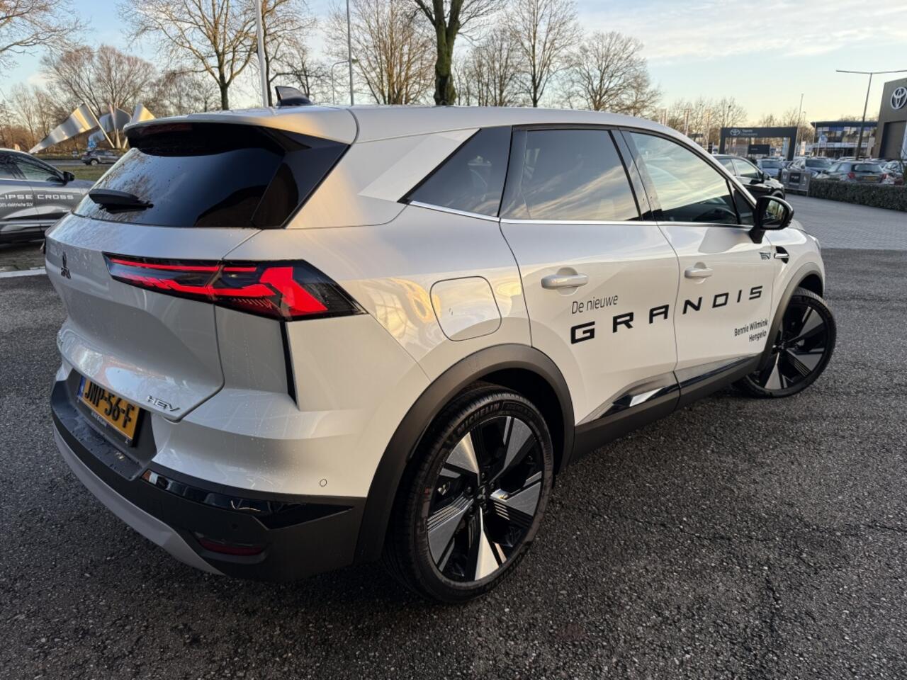 Mitsubishi GRANDIS 1.8 HEV Instyle | Panoramadak | Harman Kardon