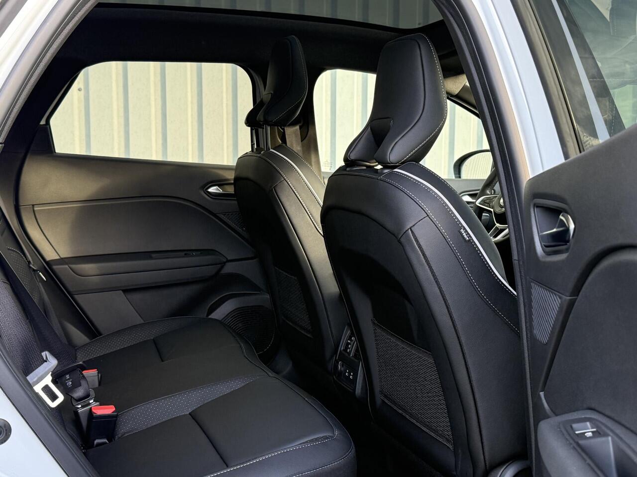 Mitsubishi GRANDIS 1.8 HEV Instyle / Lederen Bekleding / Stoel- en Stuurverwarming / Google Maps Navigatie / Harman/Kardon Audio / 360 Graden Camera / Panoramadak / Elektrisch Verstelbare Stoel / Elektrische Kofferbak / Adaptive Cruise Control /