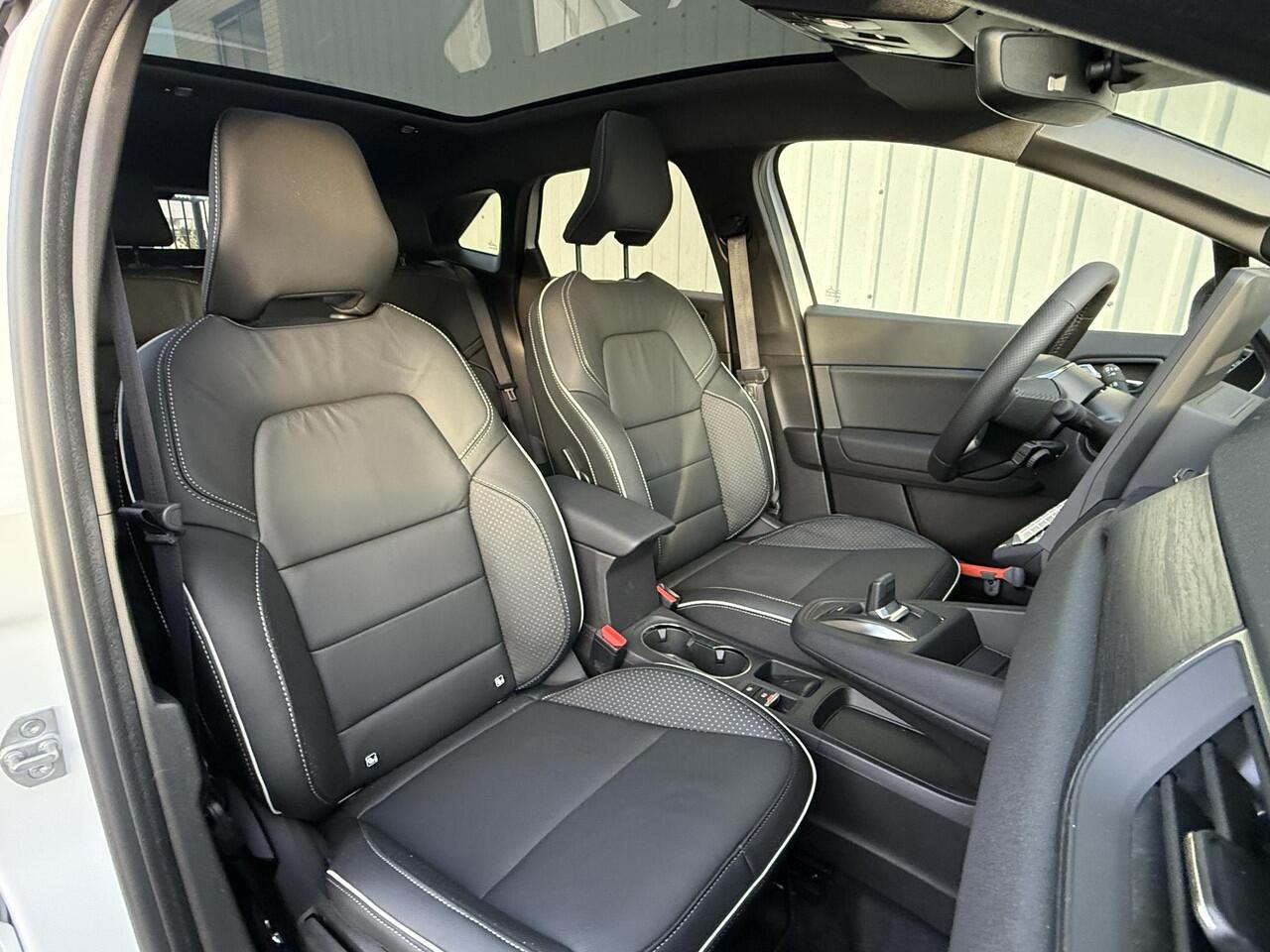 Mitsubishi GRANDIS 1.8 HEV Instyle / Lederen Bekleding / Stoel- en Stuurverwarming / Google Maps Navigatie / Harman/Kardon Audio / 360 Graden Camera / Panoramadak / Elektrisch Verstelbare Stoel / Elektrische Kofferbak / Adaptive Cruise Control /