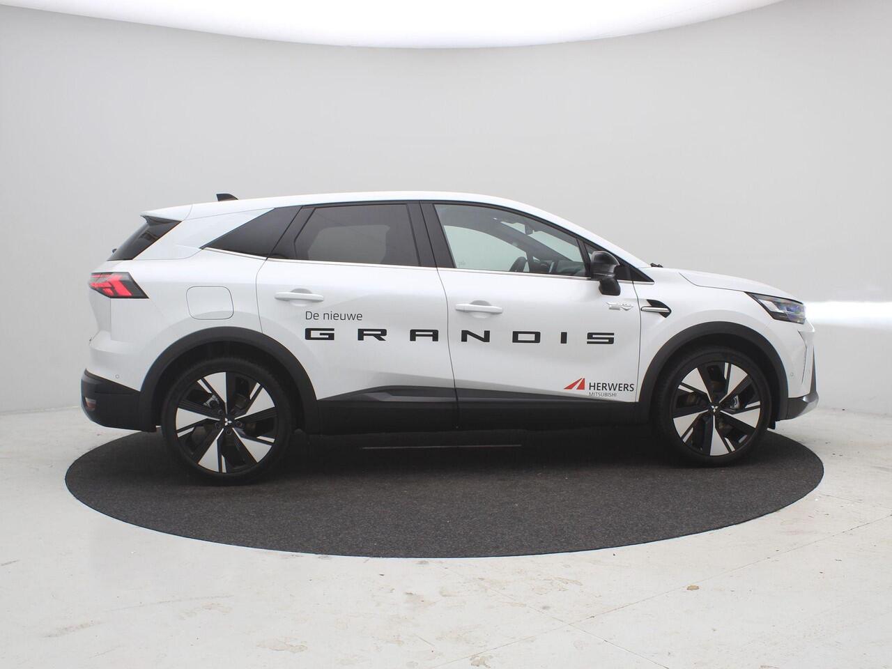 Mitsubishi GRANDIS 1.8 HEV Instyle AUTOMAAT / 8 jaar fabrieksgarantie / Elektrochromatisch glazen panoramadak / Google Assistent / Stuurwiel- en Stoelverwarming voor / Adaptieve Cruise Control / Verwarmde Voorruit / Climate Control / Keyless Entry & Start / Elektrisch Verst