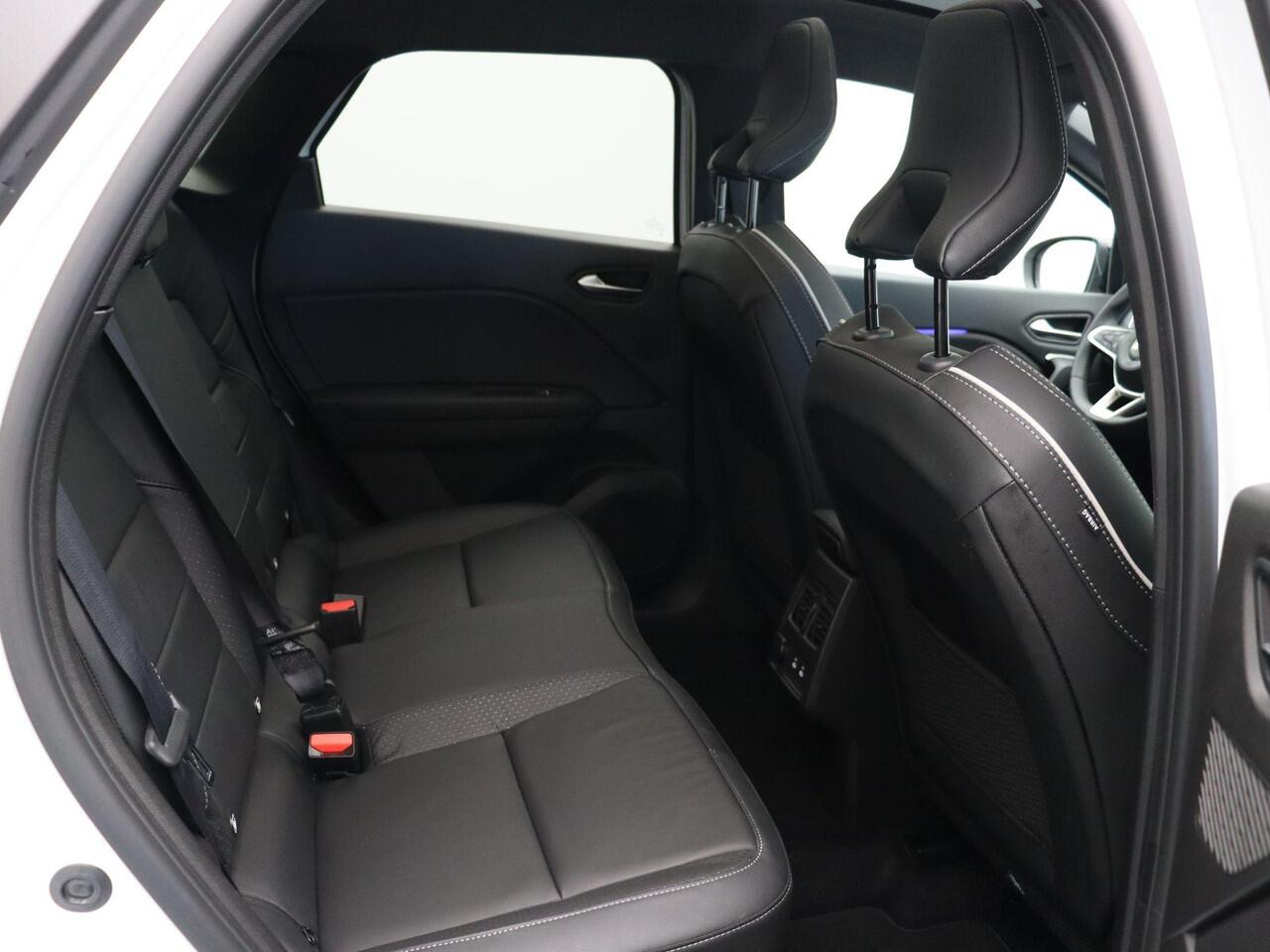 Mitsubishi GRANDIS 1.8 HEV Instyle | 8 Jaar GARANTIE ! | Lederen Bekleding | Harman&Kardon | Elektr.Achterklep | 360 cam | Stoel en stuurwielverwarming.