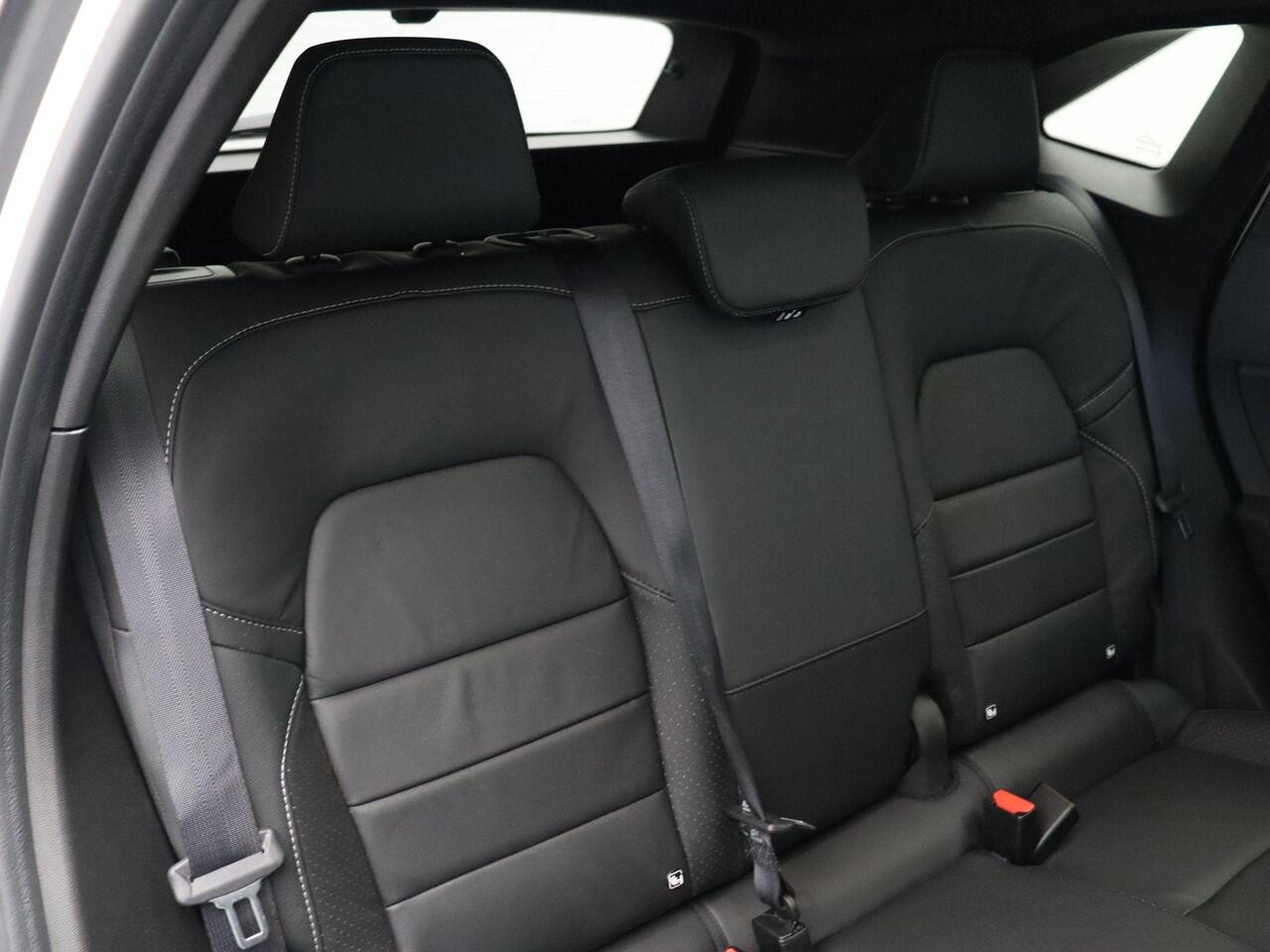 Mitsubishi GRANDIS 1.8 HEV Instyle | 8 Jaar GARANTIE ! | Lederen Bekleding | Harman&Kardon | Elektr.Achterklep | 360 cam | Stoel en stuurwielverwarming.