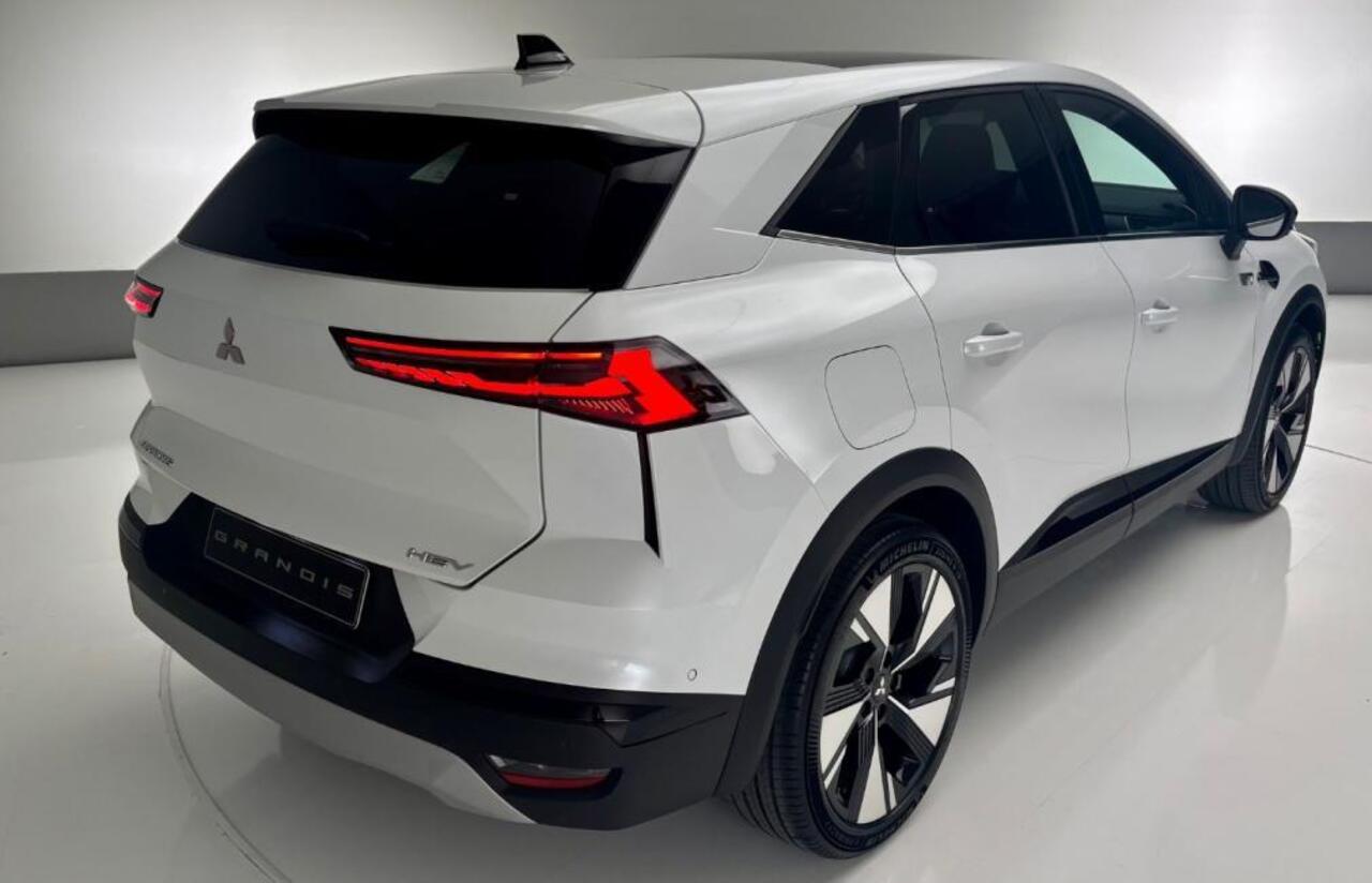 Mitsubishi GRANDIS 1.8 HEV Intense + Nieuw te bestellen , foto's kunnen afwijken , verwacht 2026