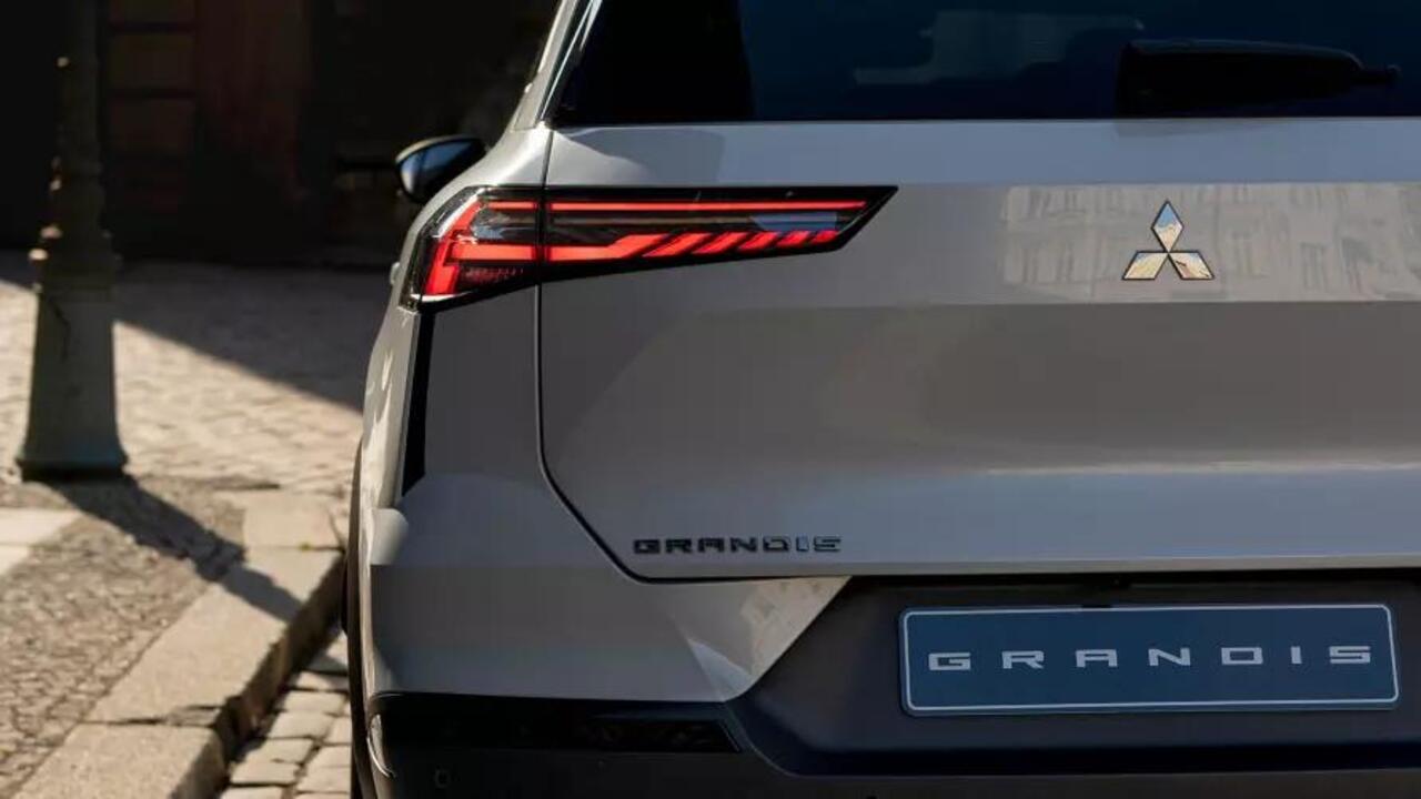 Mitsubishi GRANDIS 1.8 HEV Intense / 1.000,- Euro Introductievoordeel / Nieuw Te Bestellen / Afbeeldingen Kunnen Afwijken Van De Werkelijke Uitvoering /