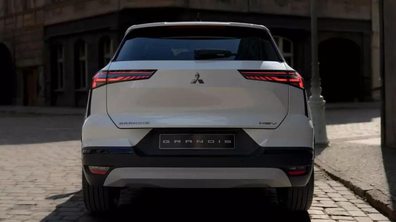 Mitsubishi GRANDIS 1.8 HEV Instyle / 2.000,- Euro Introductievoordeel / Nieuw Te Bestellen / Afbeeldingen Kunnen Afwijken Van De Werkelijke Uitvoering /