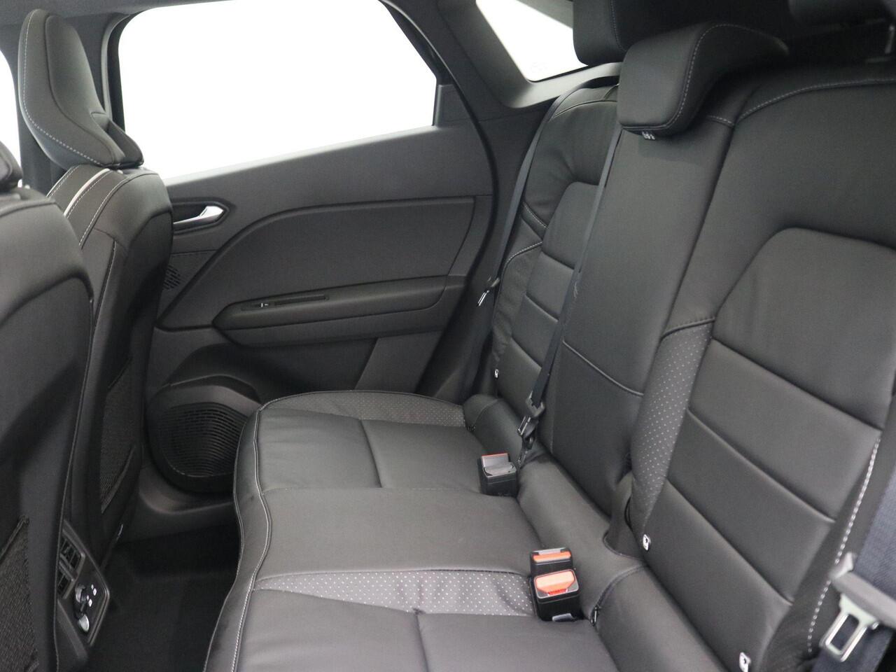 Mitsubishi GRANDIS 1.8 HEV Instyle / ¤ 2.000,- Voordeel op de Nieuwprijs / Prijs is rijklaar / Direct leverbaar / 8 jaar fabrieksgarantie / Elektrochromatisch glazen panoramadak / Google Assistent / Stuurwiel- en Stoelverwarming voor / Adaptieve Cruise Control / Verwarmde V