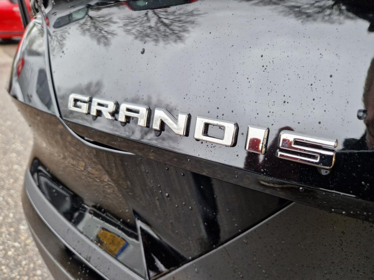 Mitsubishi GRANDIS 1.8i HEV First Edition