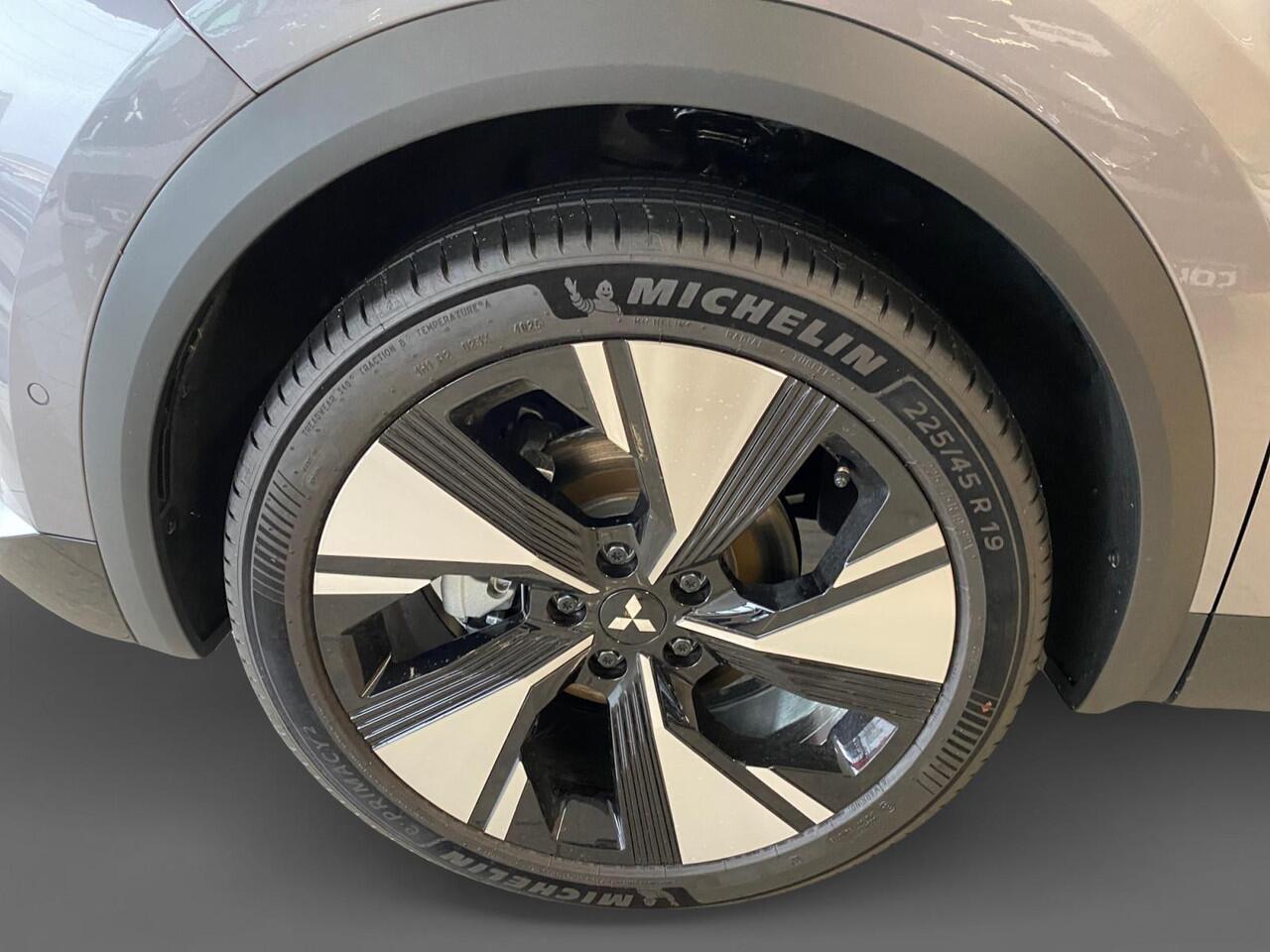 Mitsubishi GRANDIS 1.8 HEV INSTYLE | | ¤3.000 KORTING | MEESTE LUXE UITVOERING | 8 JAAR GARANTIE |