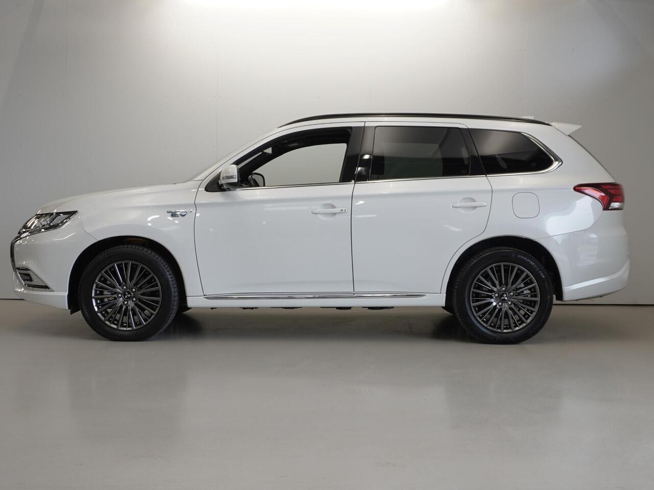 Mitsubishi OUTLANDER 2.4 PHEV S-Edition | NL Auto | Billstein Schokbrekers | Standkachel | Schuifdak | Trekhaak