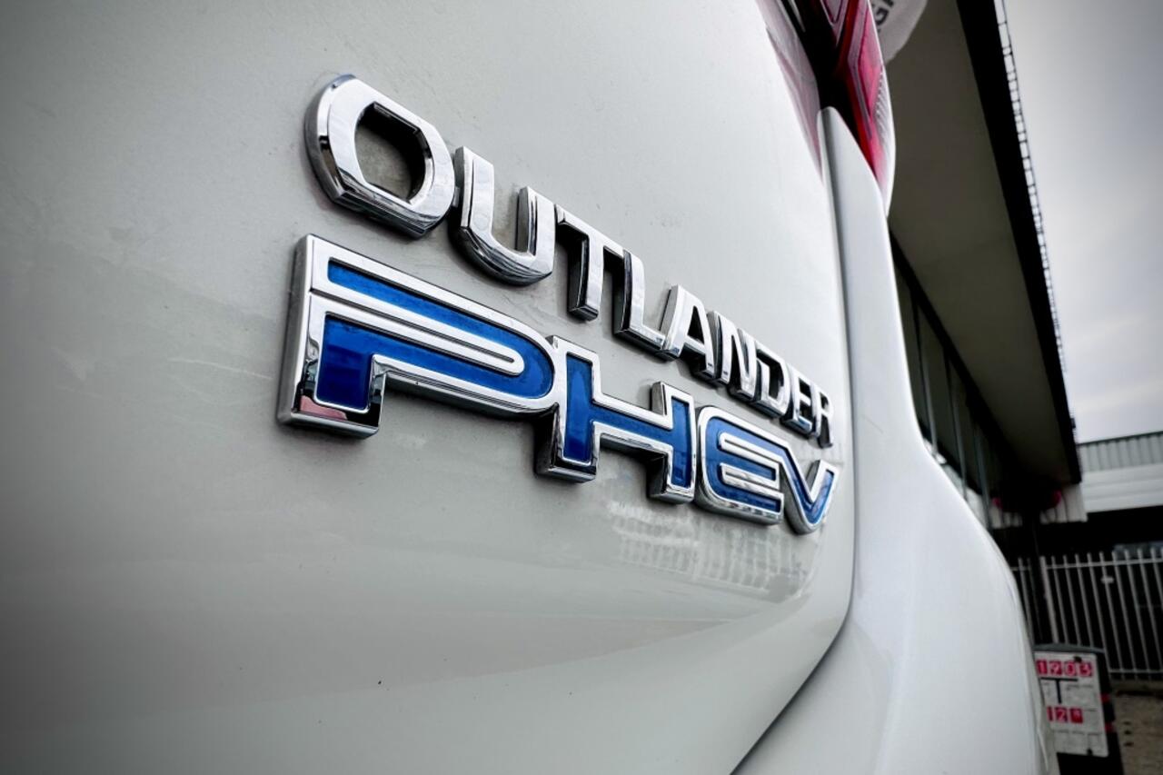 Mitsubishi OUTLANDER 2.4 PHEV Instyle | Nieuw type | Trekhaak | Adaptive | 360 camera