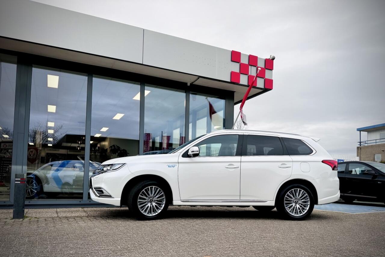 Mitsubishi OUTLANDER 2.4 PHEV Instyle | Nieuw type | Trekhaak | Adaptive | 360 camera