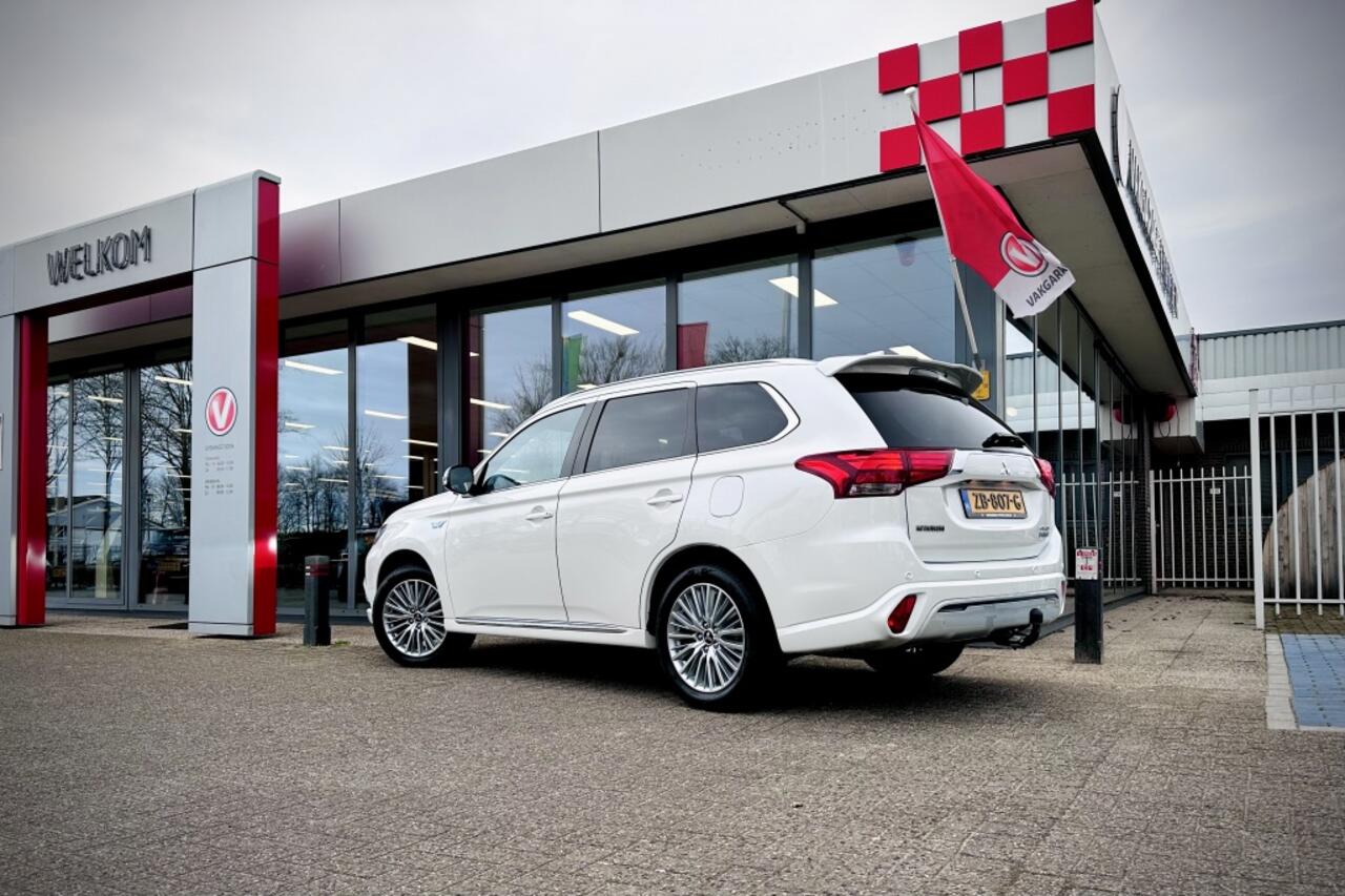 Mitsubishi OUTLANDER 2.4 PHEV Instyle | Nieuw type | Trekhaak | Adaptive | 360 camera