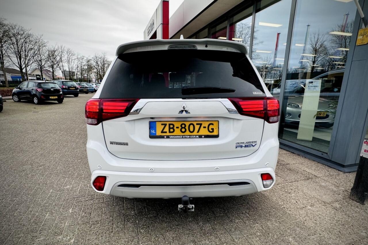 Mitsubishi OUTLANDER 2.4 PHEV Instyle | Nieuw type | Trekhaak | Adaptive | 360 camera