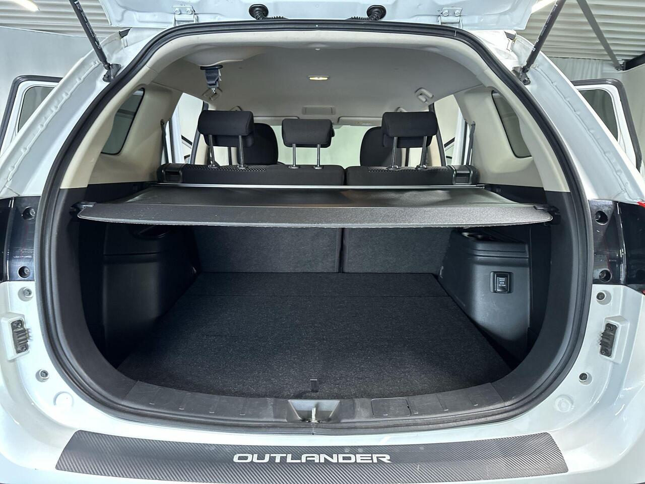Mitsubishi OUTLANDER 2.0 Connect Pro Automaat | Navi