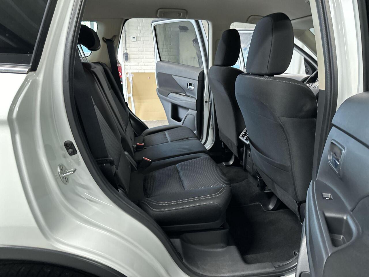 Mitsubishi OUTLANDER 2.0 Connect Pro Automaat | Navi