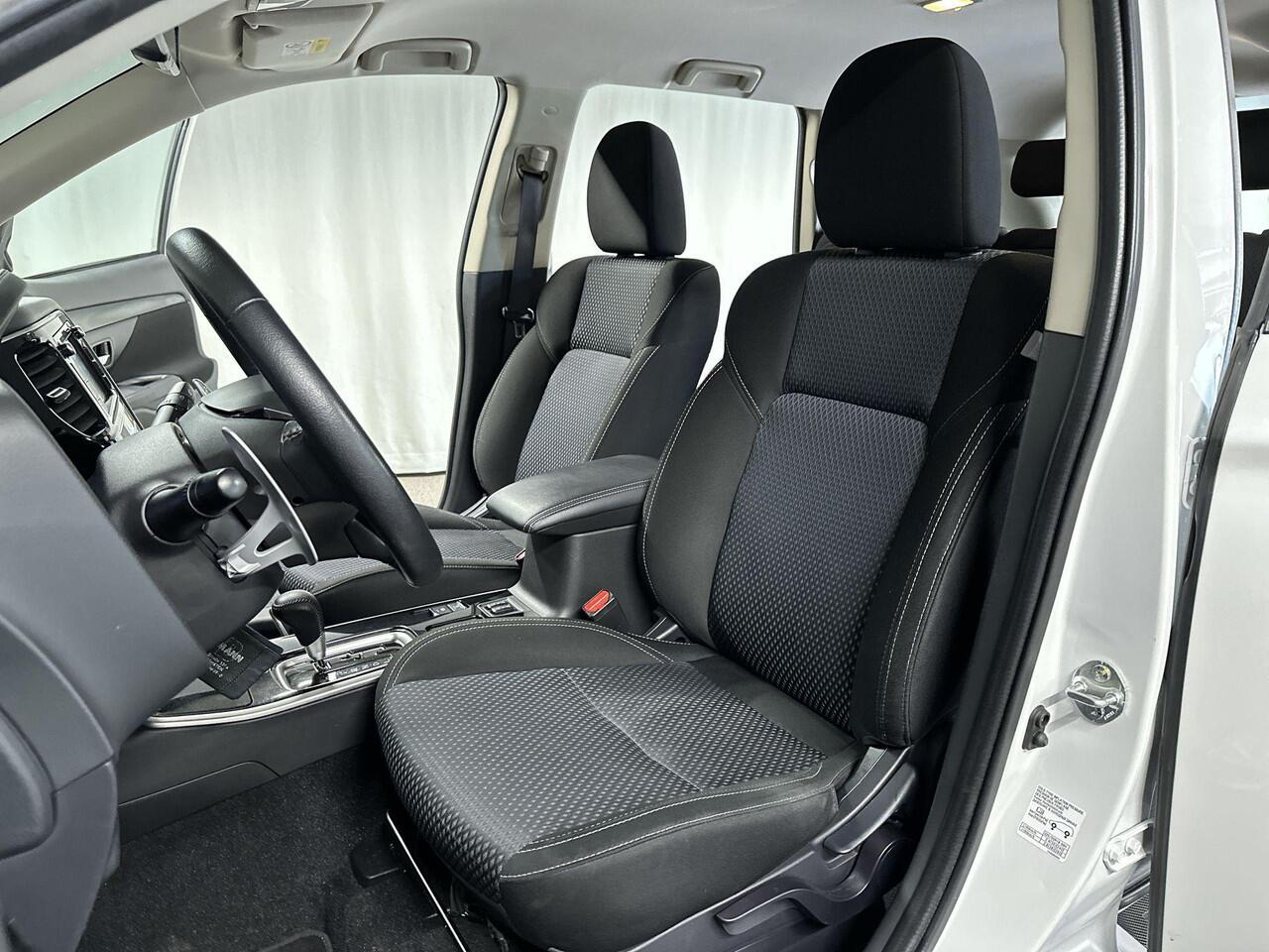 Mitsubishi OUTLANDER 2.0 Connect Pro Automaat | Navi