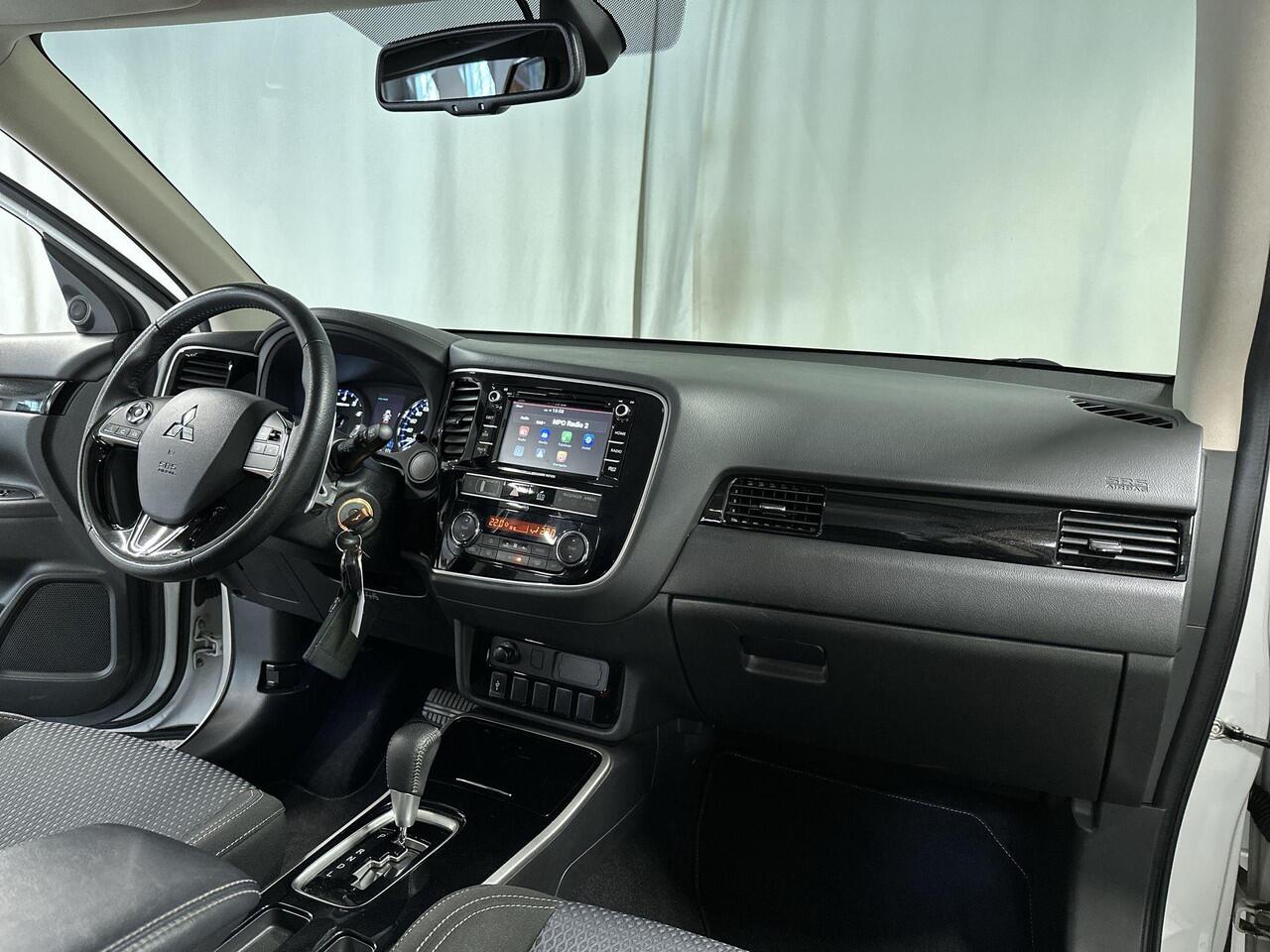 Mitsubishi OUTLANDER 2.0 Connect Pro Automaat | Navi