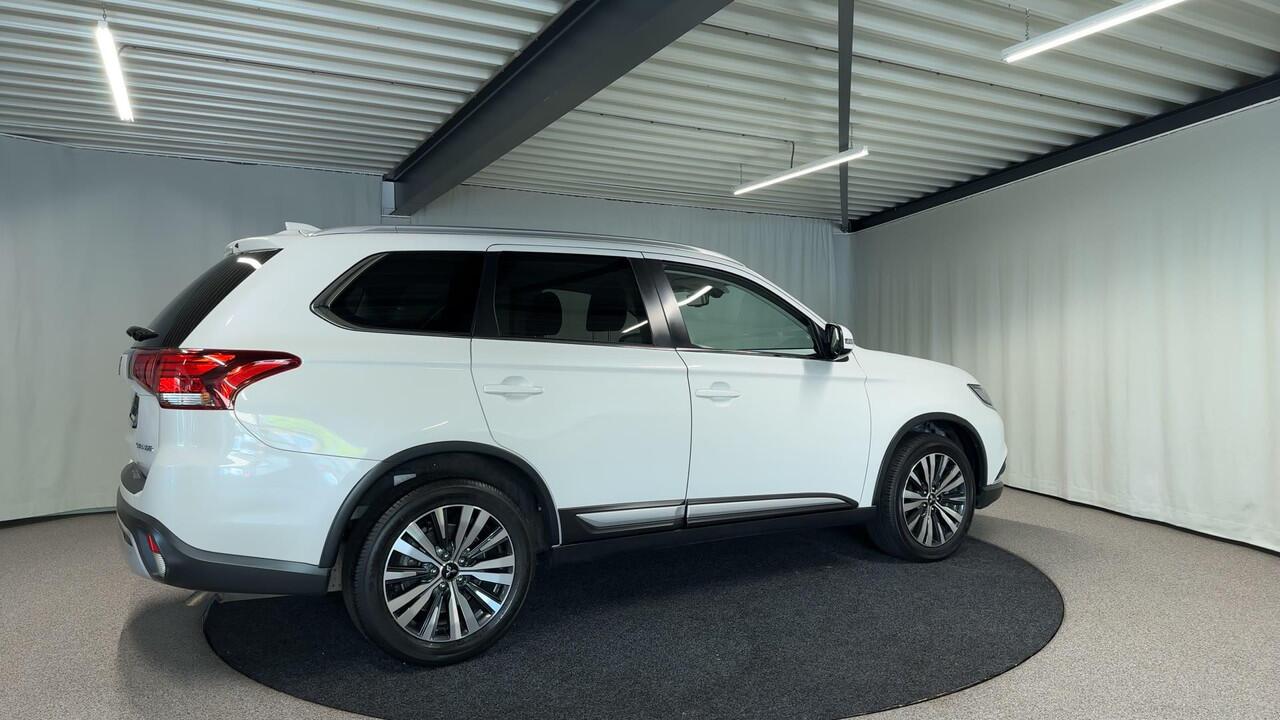 Mitsubishi OUTLANDER 2.0 Connect Pro Automaat | Navi