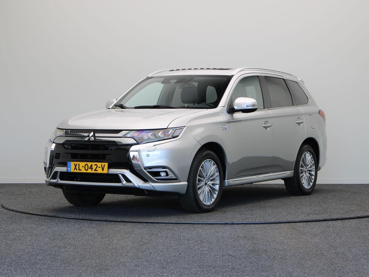 Mitsubishi OUTLANDER 2.4 PHEV Instyle | Leder | Panorama dak | Stoelverwarming |