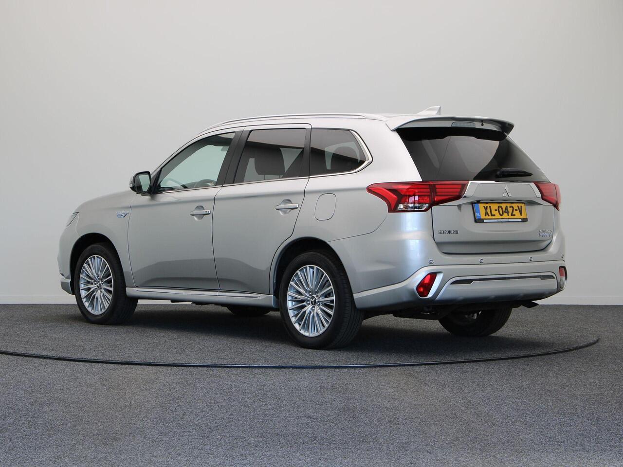 Mitsubishi OUTLANDER 2.4 PHEV Instyle | Leder | Panorama dak | Stoelverwarming |