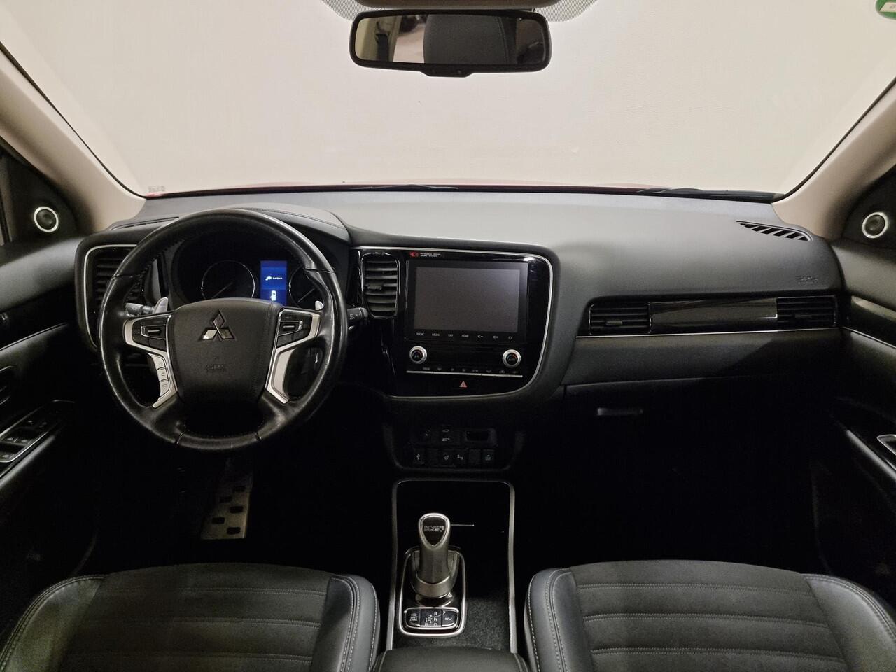 Mitsubishi OUTLANDER 2.4 PHEV Intense+ | Trekhaak | Open dak | Elektrische achterklep |