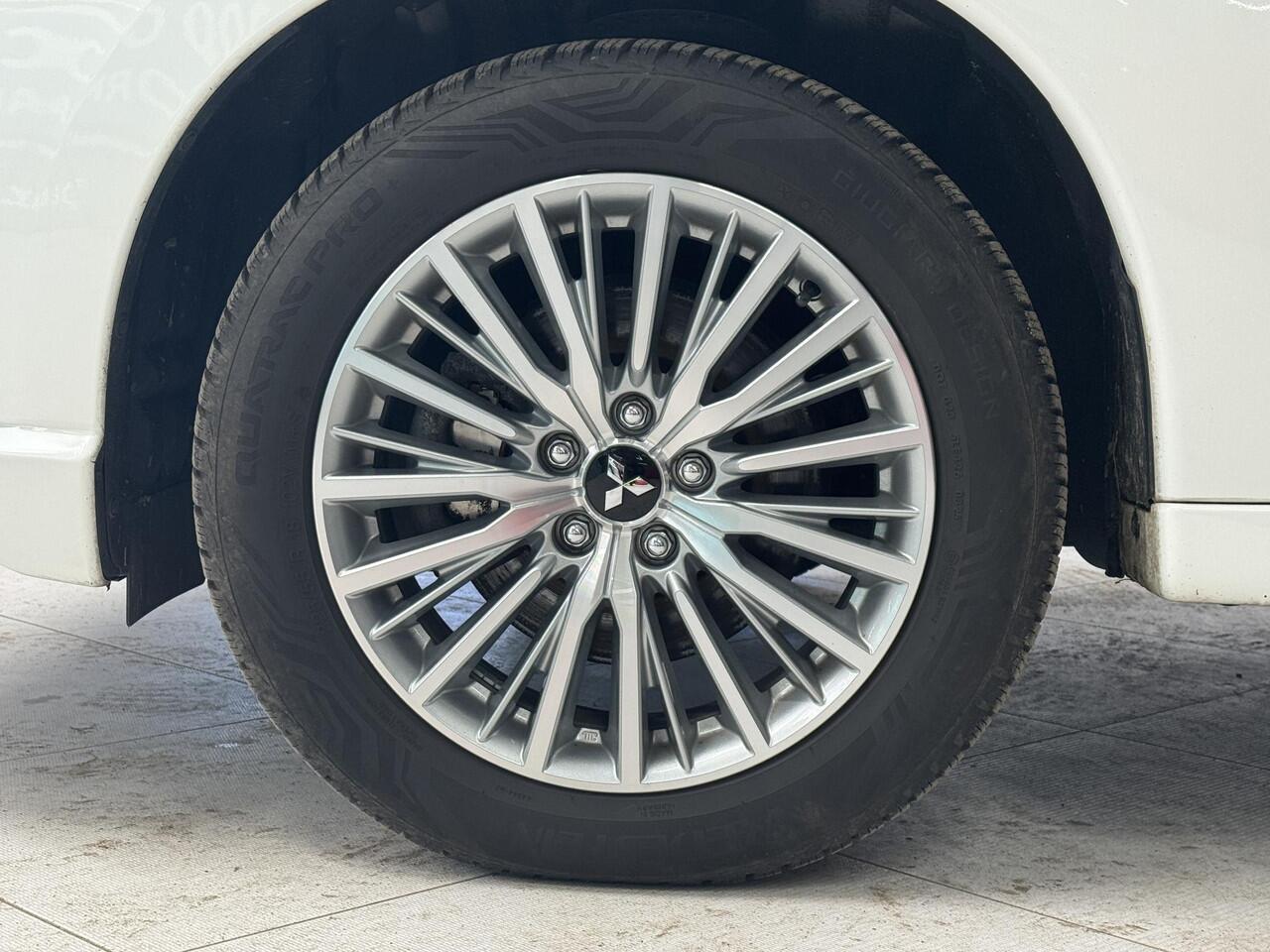 Mitsubishi OUTLANDER 2.4 PHEV Instyle | Navigatie | 360 Camera | Stoelverwarming | Trekhaak |