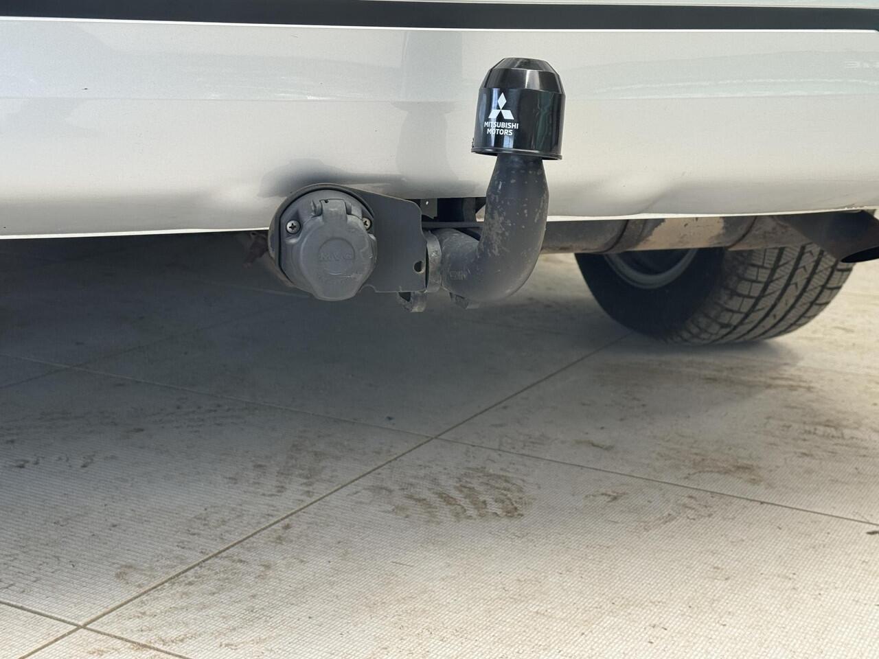 Mitsubishi OUTLANDER 2.4 PHEV Instyle | Navigatie | 360 Camera | Stoelverwarming | Trekhaak |