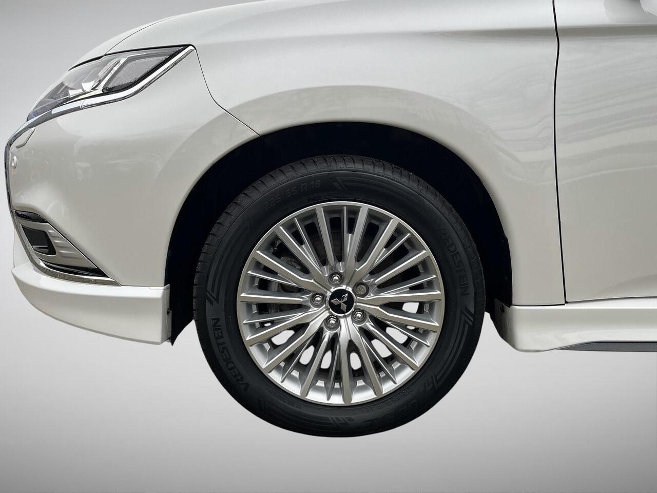 Mitsubishi OUTLANDER 2.4 PHEV Intense+ incl. Trekhaak!