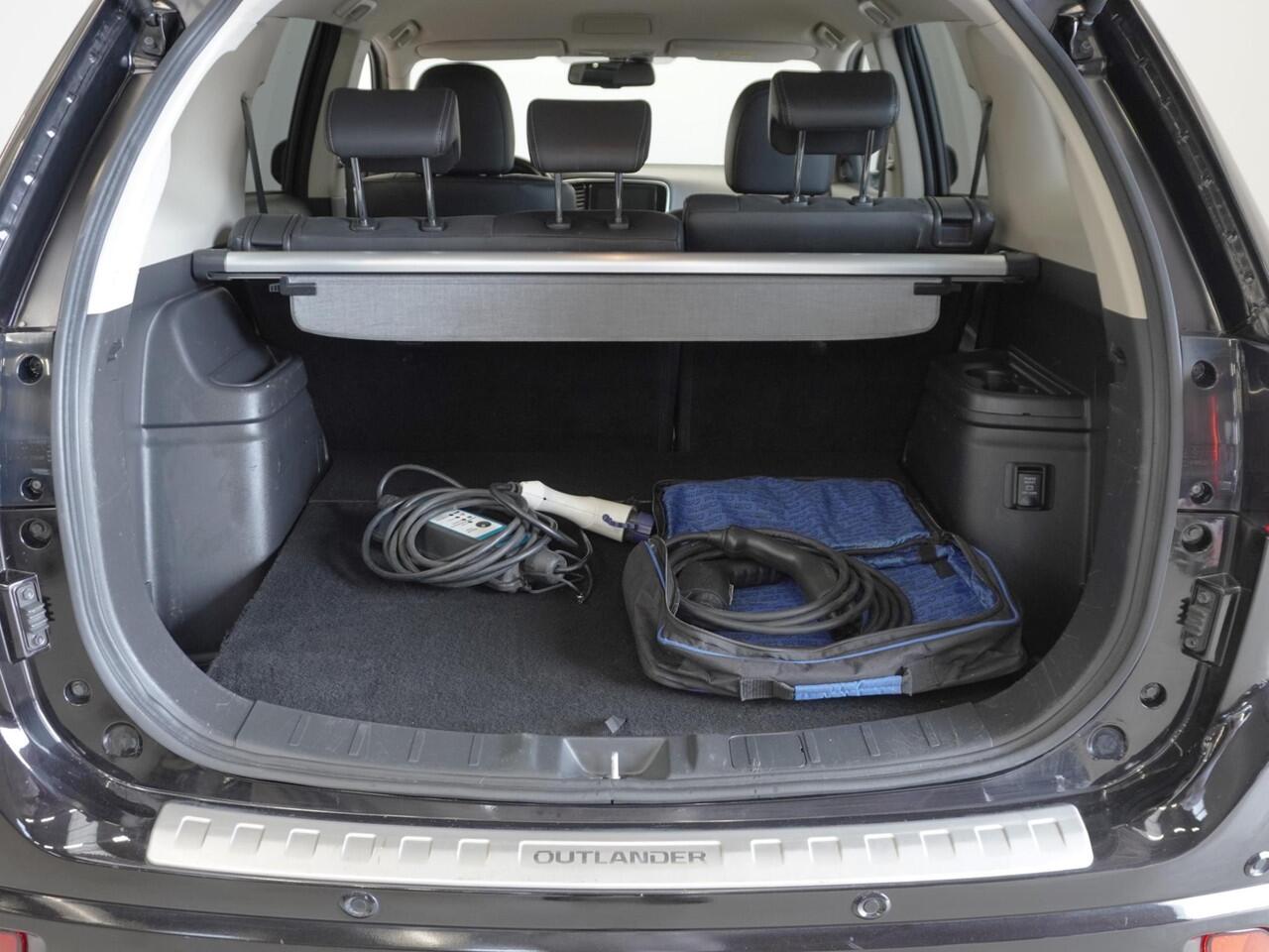 Mitsubishi OUTLANDER 2.4 PHEV Intense | NL Auto | Trekhaak | App Connect | Garantie tot 11-05-2027!