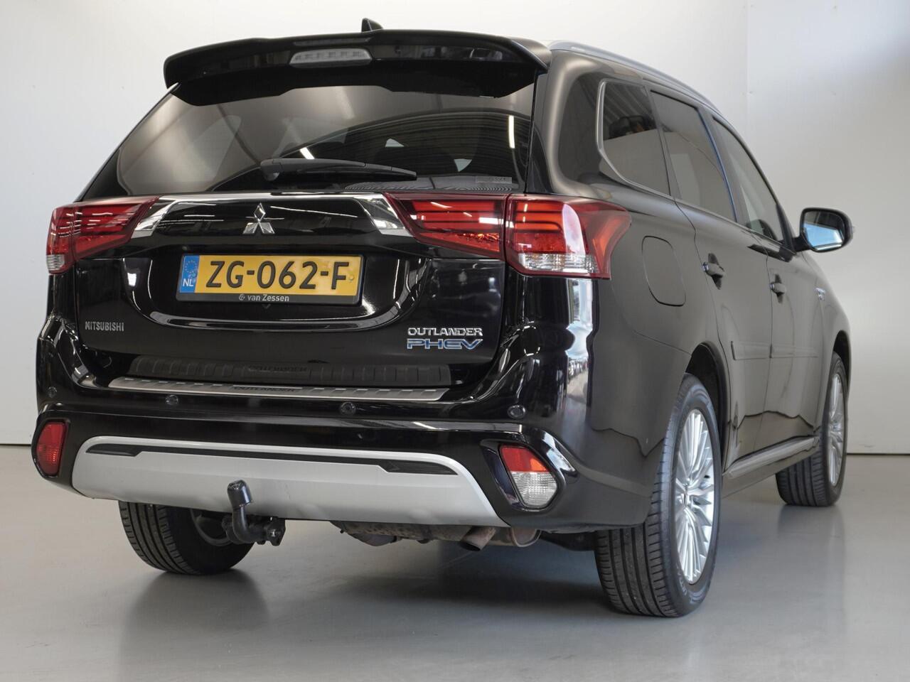 Mitsubishi OUTLANDER 2.4 PHEV Intense | NL Auto | Trekhaak | App Connect | Garantie tot 11-05-2027!