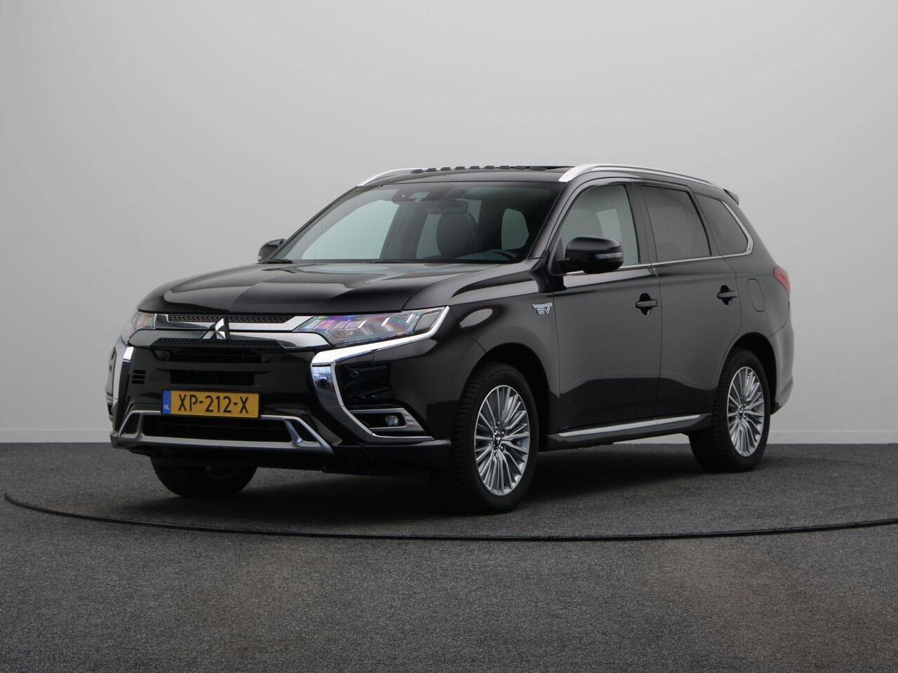 Mitsubishi OUTLANDER 2.4 PHEV Instyle | Lederen interieur | Trekhaak | Panoramadak |
