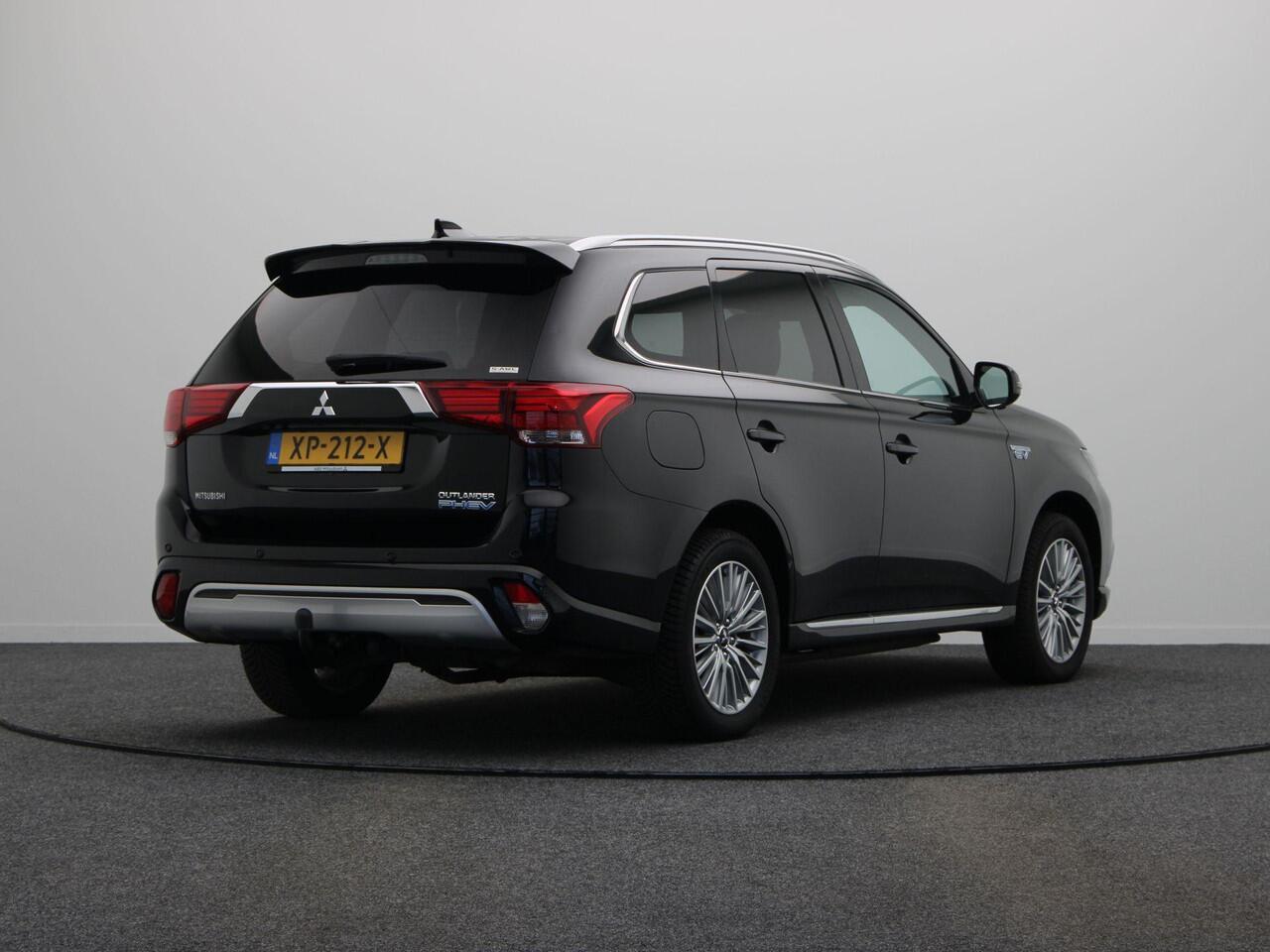 Mitsubishi OUTLANDER 2.4 PHEV Instyle | Lederen interieur | Trekhaak | Panoramadak |