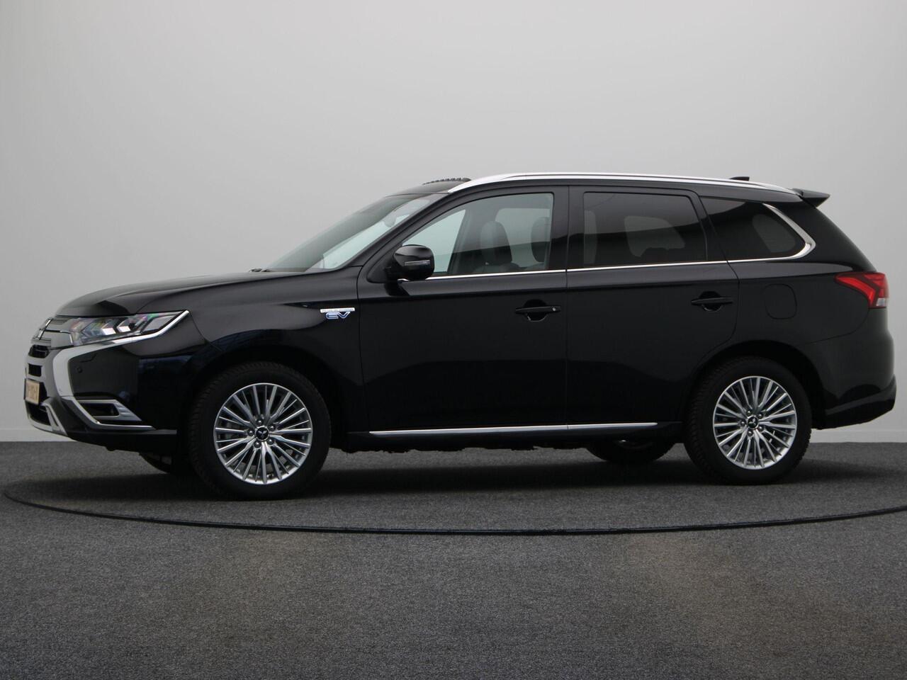 Mitsubishi OUTLANDER 2.4 PHEV Instyle | Lederen interieur | Trekhaak | Panoramadak |