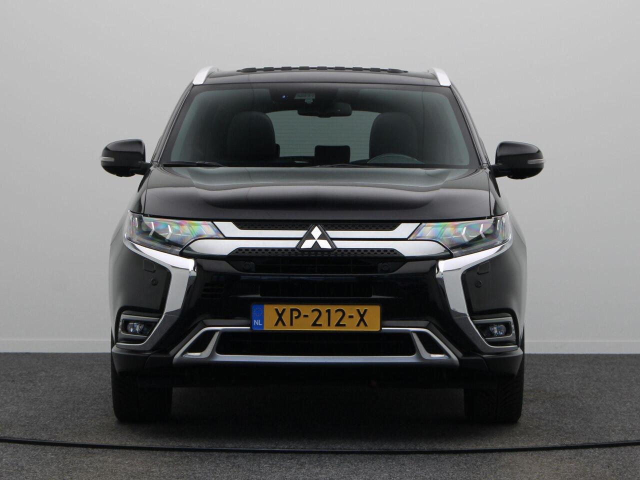 Mitsubishi OUTLANDER 2.4 PHEV Instyle | Lederen interieur | Trekhaak | Panoramadak |