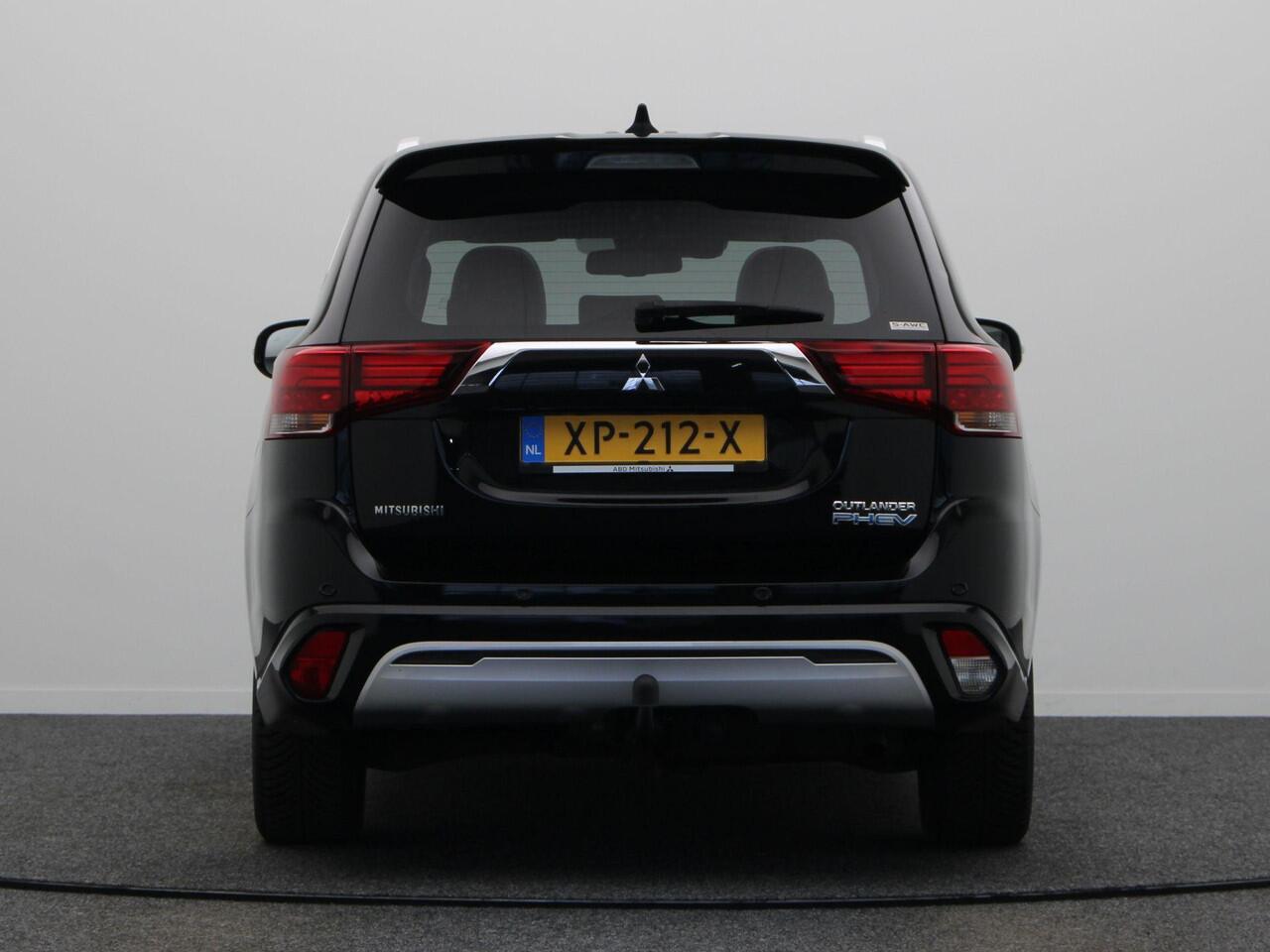 Mitsubishi OUTLANDER 2.4 PHEV Instyle | Lederen interieur | Trekhaak | Panoramadak |