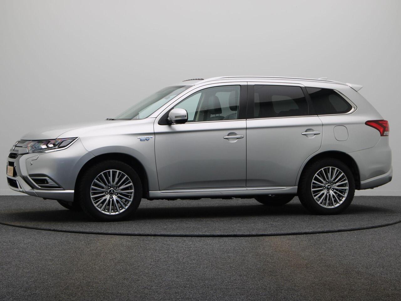 Mitsubishi OUTLANDER 2.4 PHEV Intense+ | Half leder | Stoelverwarming | panorama dak | Trekhaak |