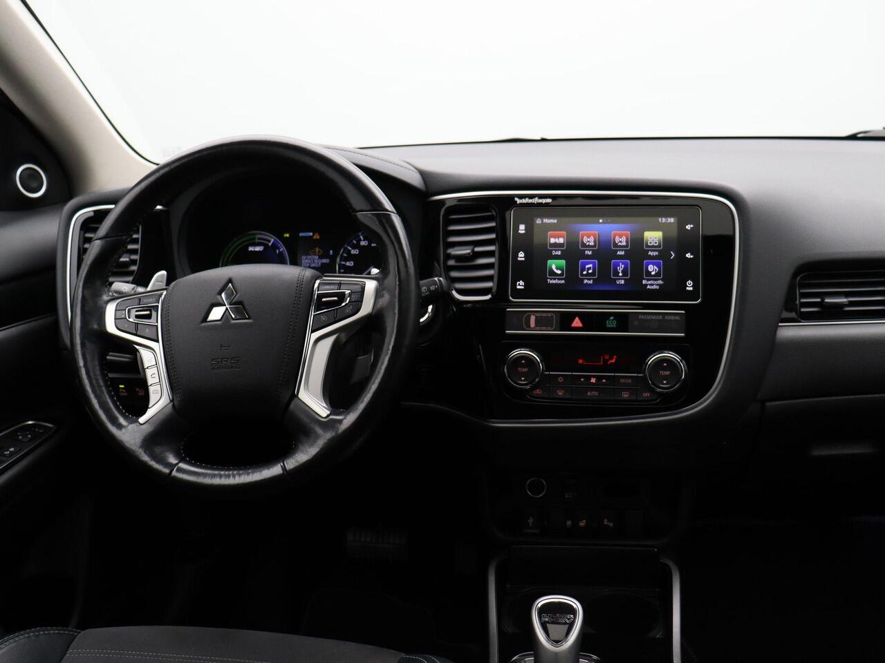 Mitsubishi OUTLANDER 2.4 PHEV Intense+ | Half leder | Stoelverwarming | panorama dak | Trekhaak |