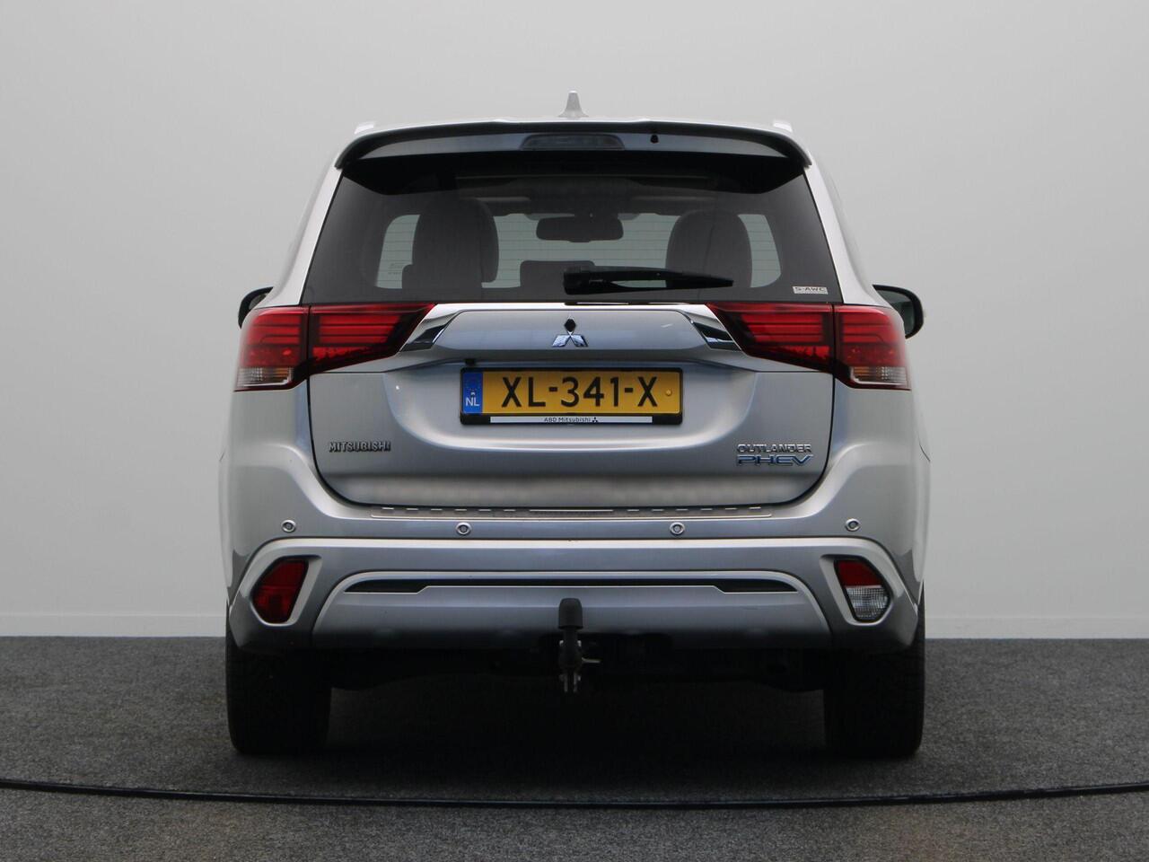 Mitsubishi OUTLANDER 2.4 PHEV Intense+ | Half leder | Stoelverwarming | panorama dak | Trekhaak |